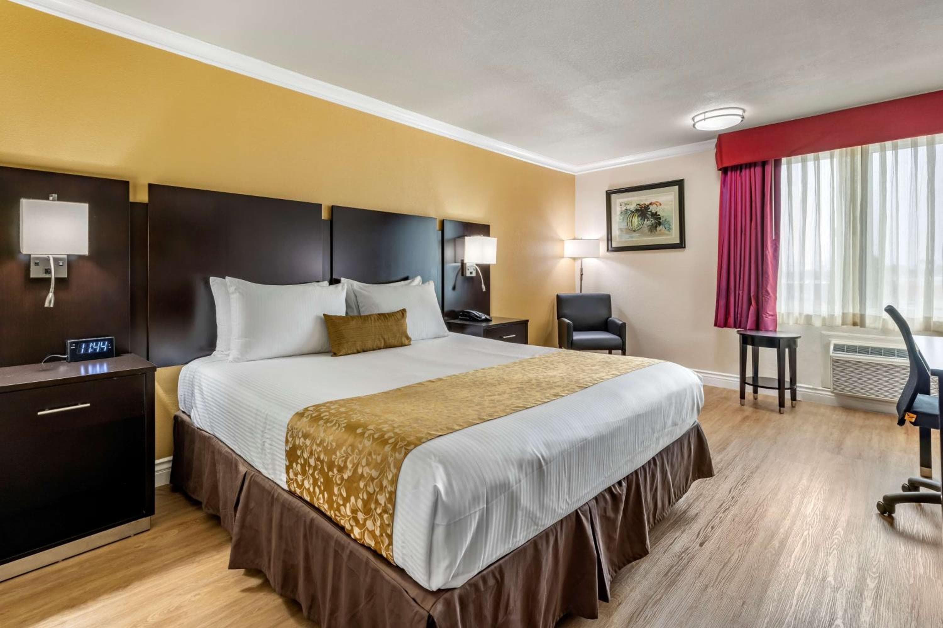 Best Western Plus South Bay Hotel