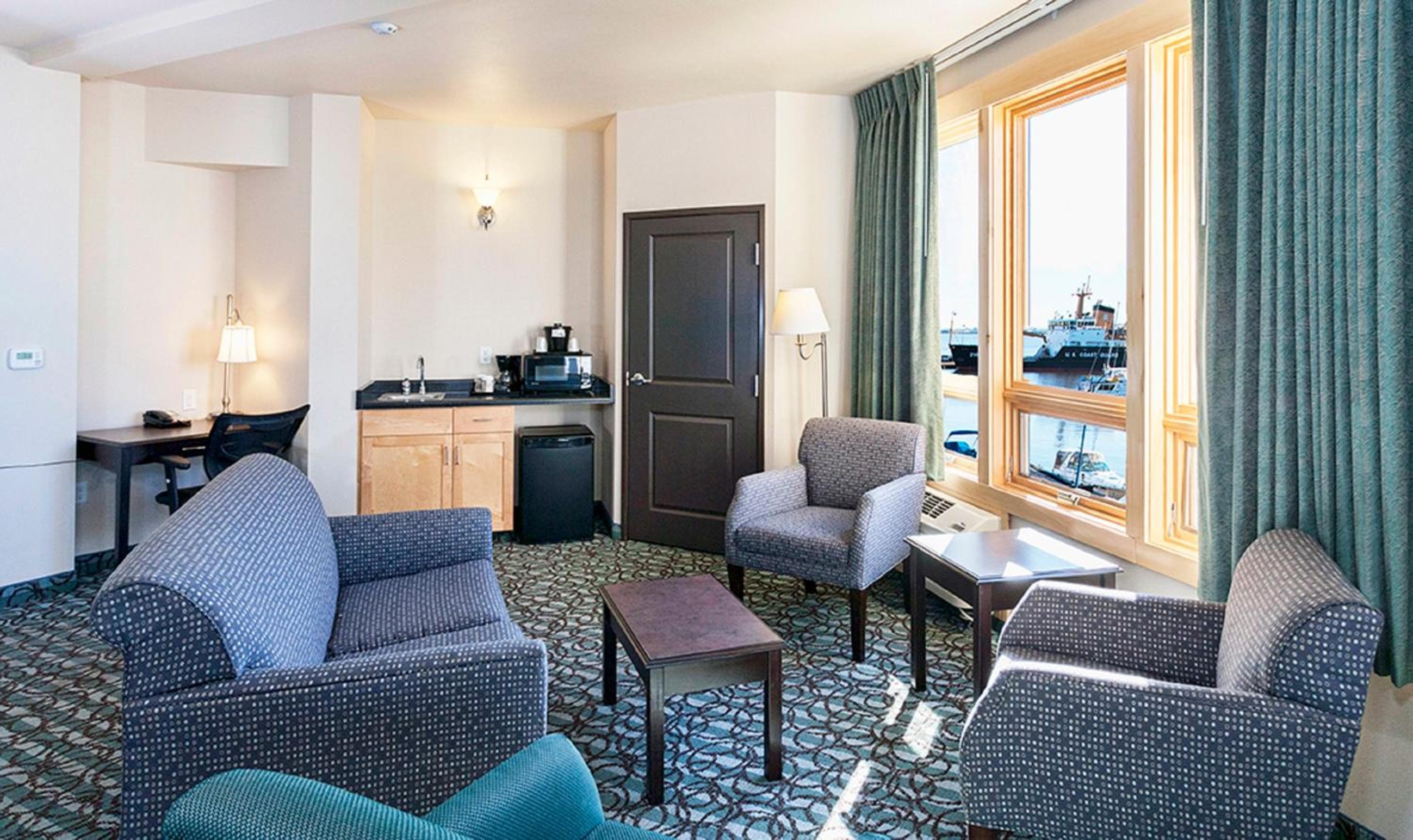 Park Point Marina Inn