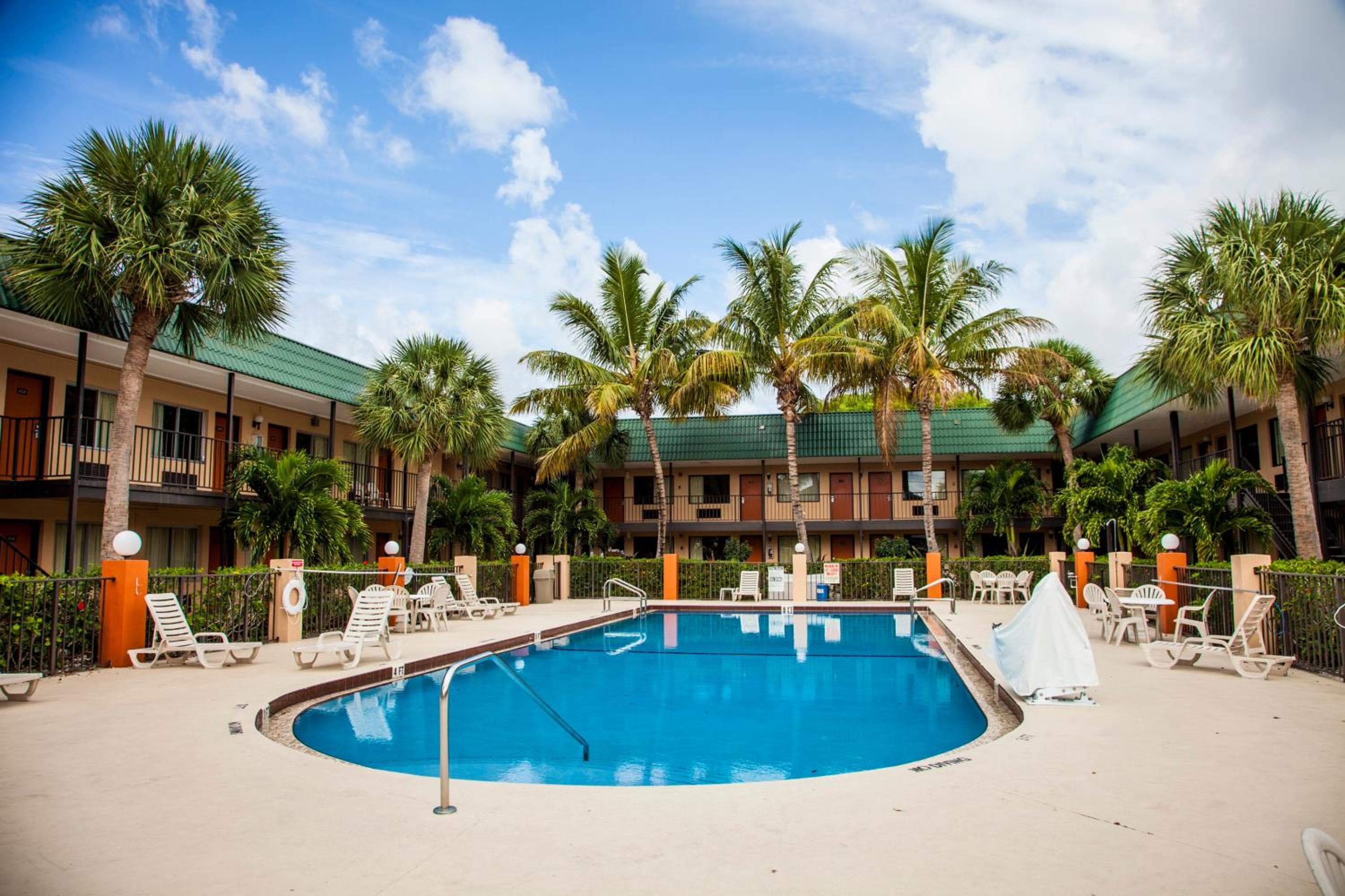 Super 8 by Wyndham North Palm Beach
