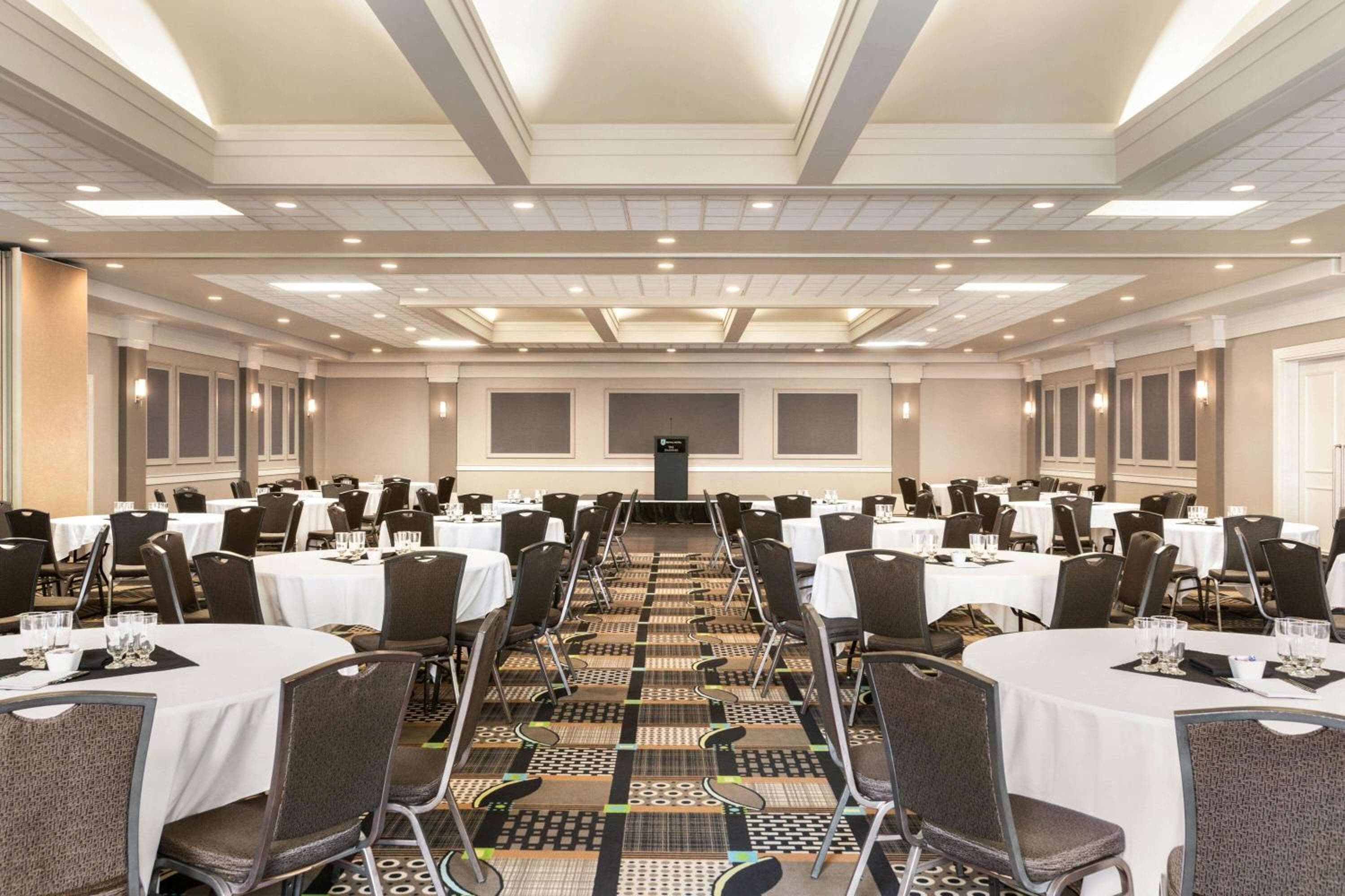 Grand Hotel & Conference Centre Calgary Airport, an Ascend Collection Hotel