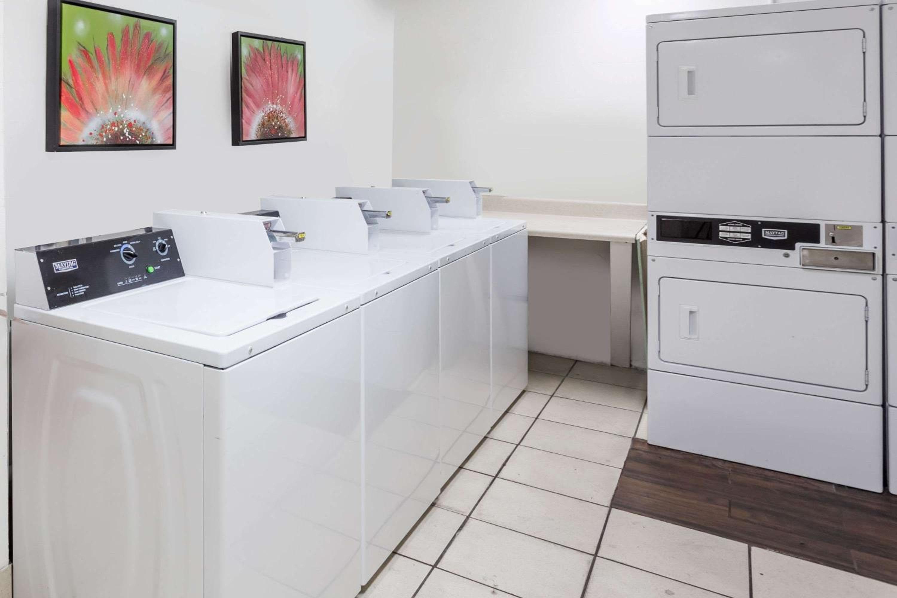 Days Inn by Wyndham St. Petersburg / Tampa Bay Area