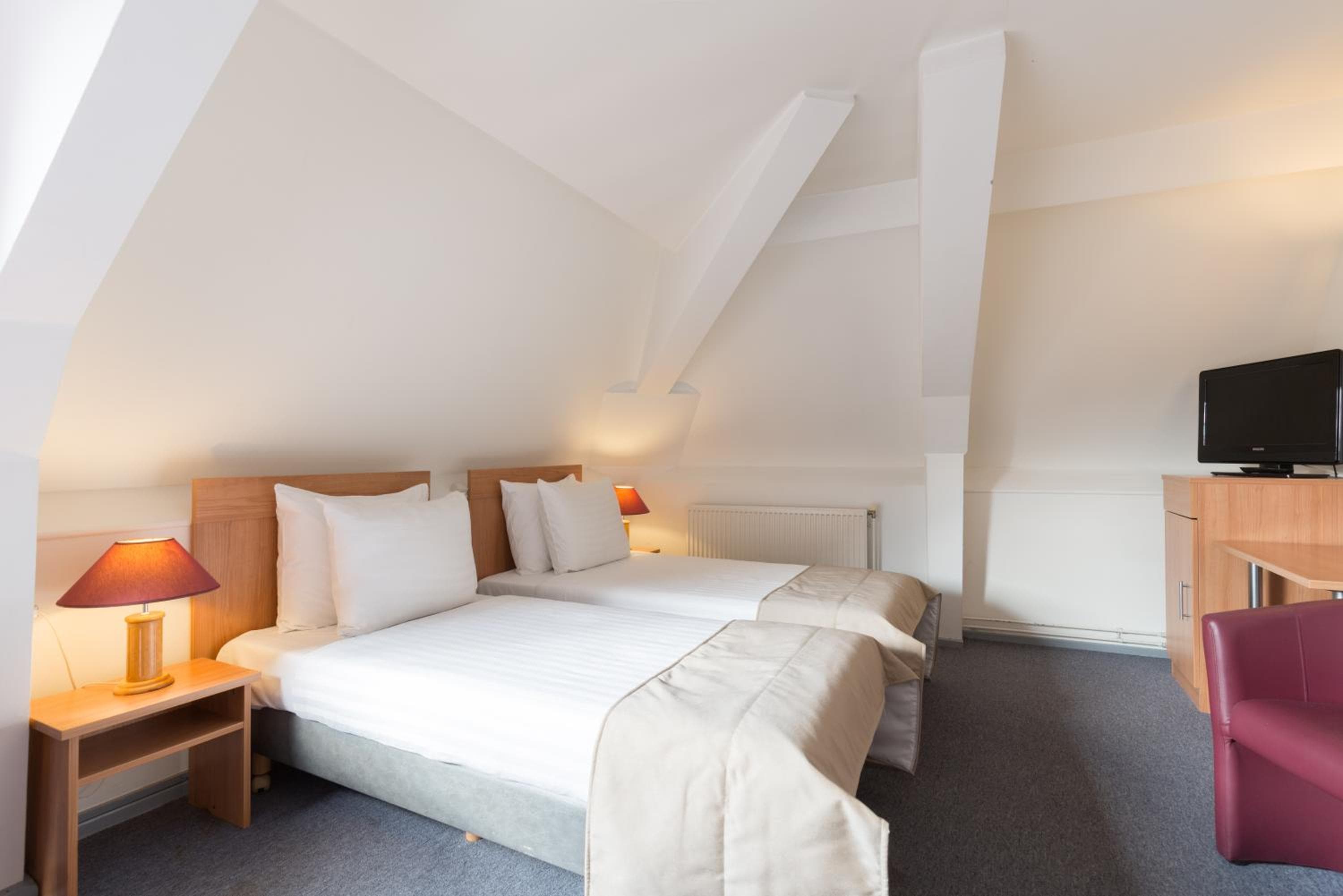 Rho Hotel