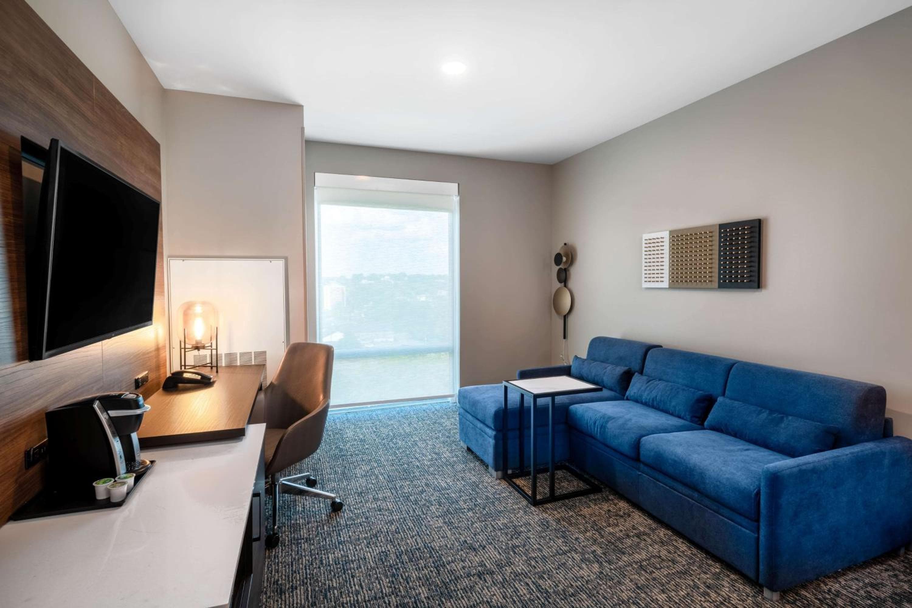 La Quinta Inn & Suites by Wyndham Nashville Downtown Stadium