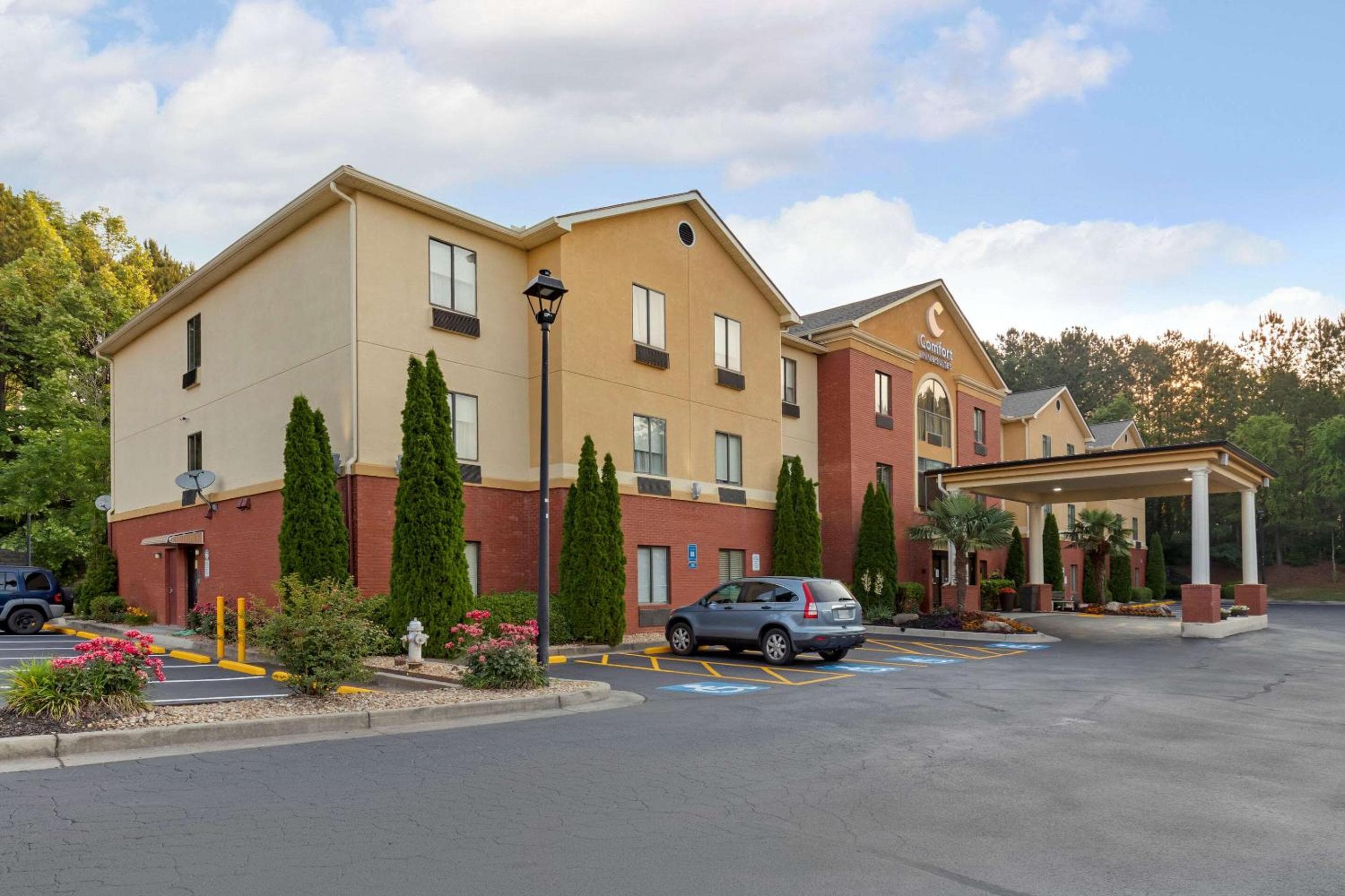 Comfort Inn & Suites Canton Riverstone Area