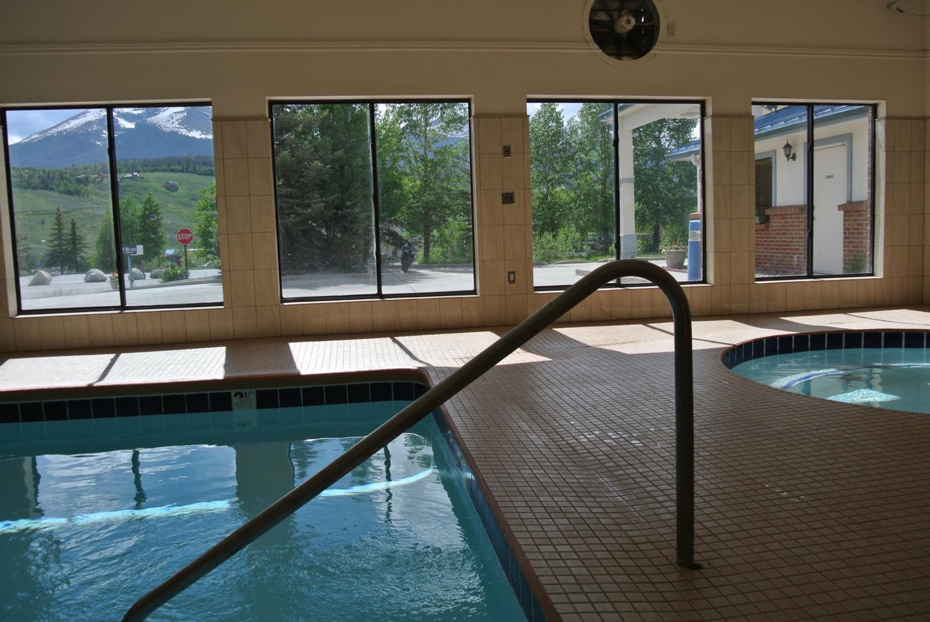 Luxury Inn & Suites