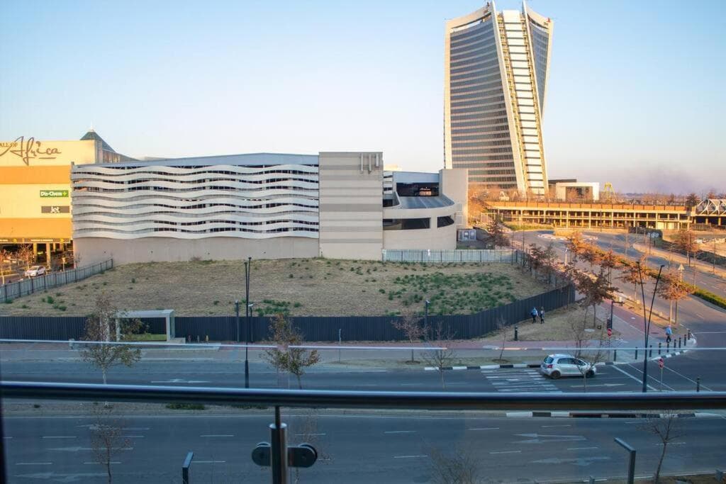 Modern 1 Bedroom Executive Apartment in Waterfall