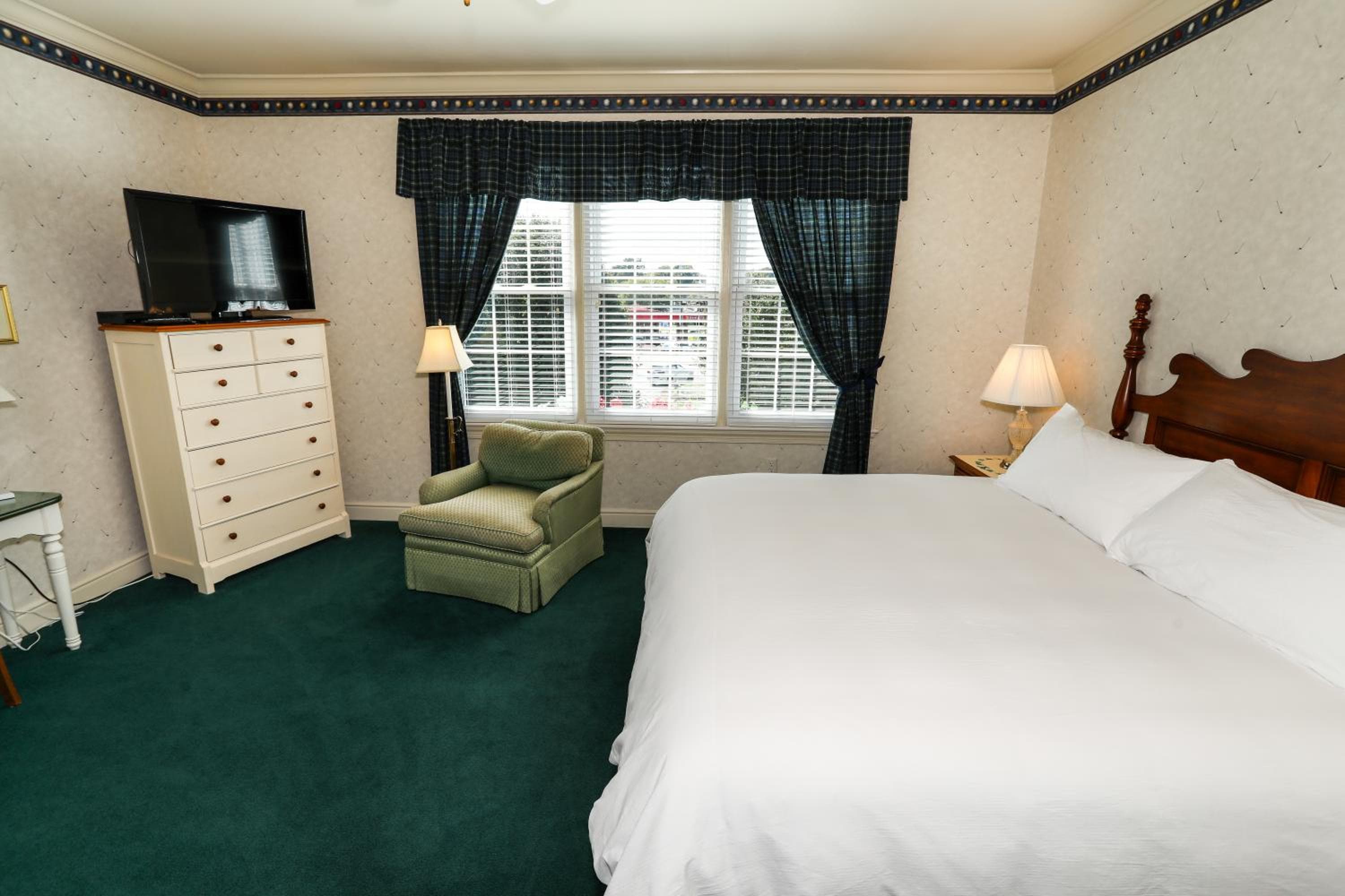 Oakmont Inn