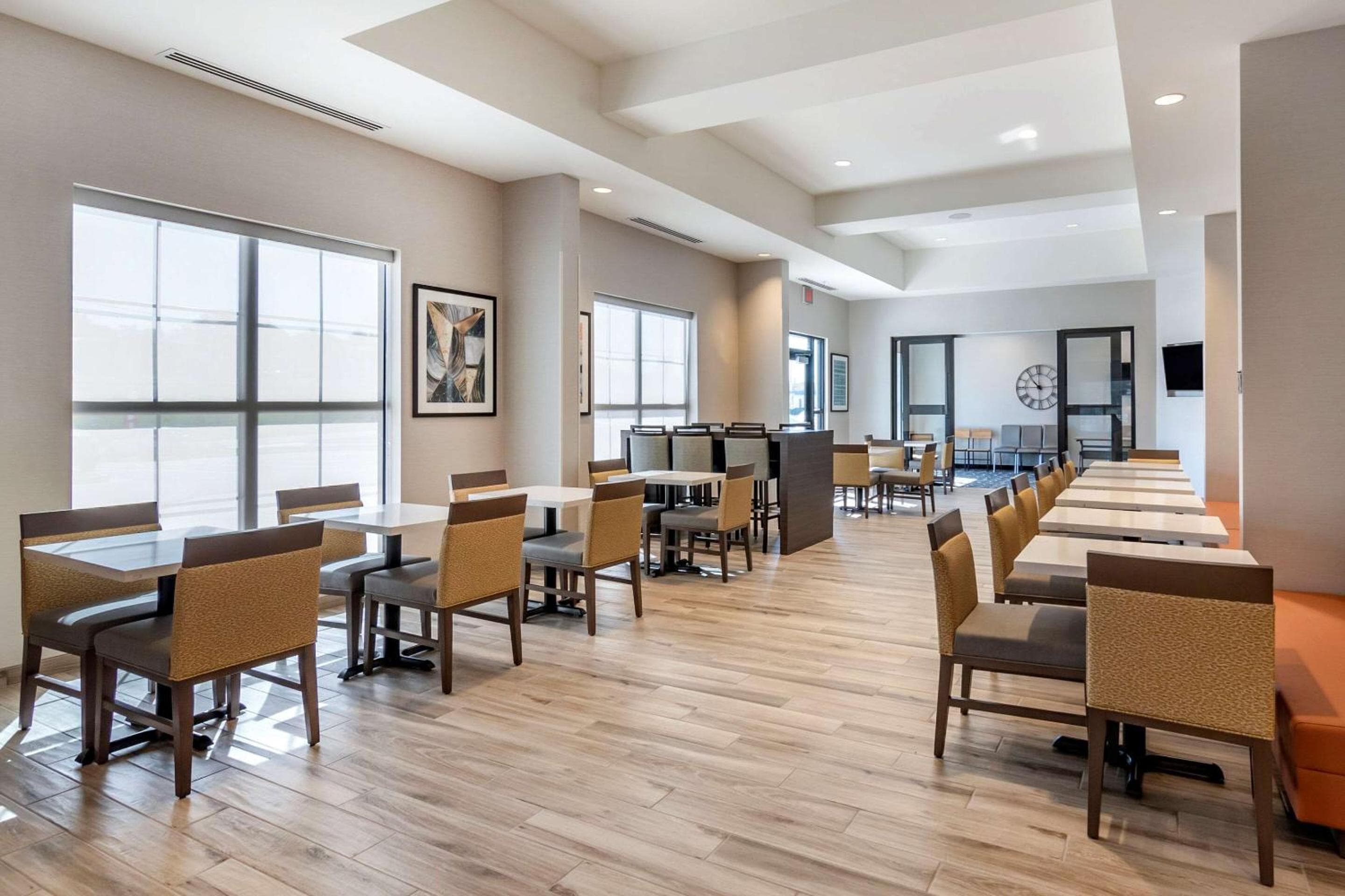 Comfort Suites Grandview - Kansas City