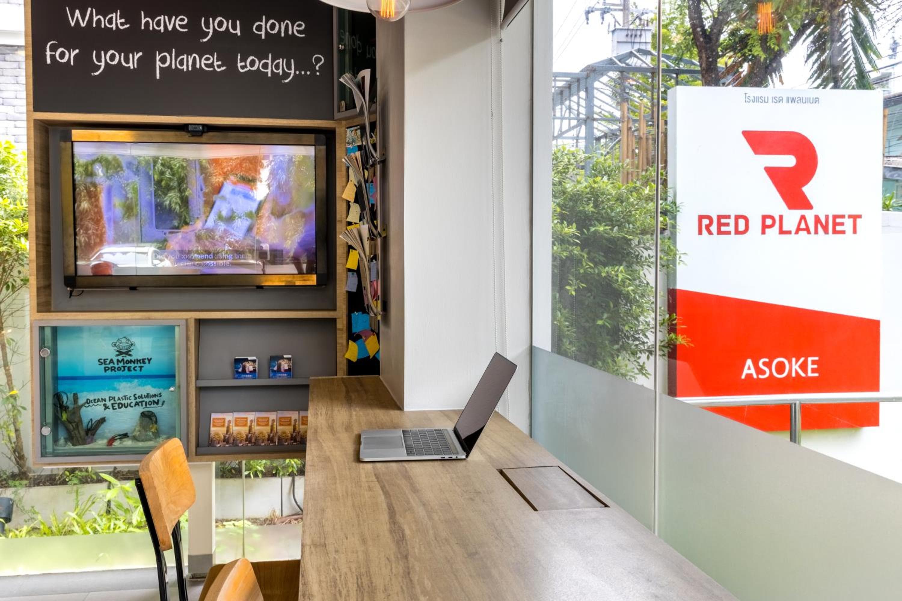 Easy Planet Bangkok Asoke