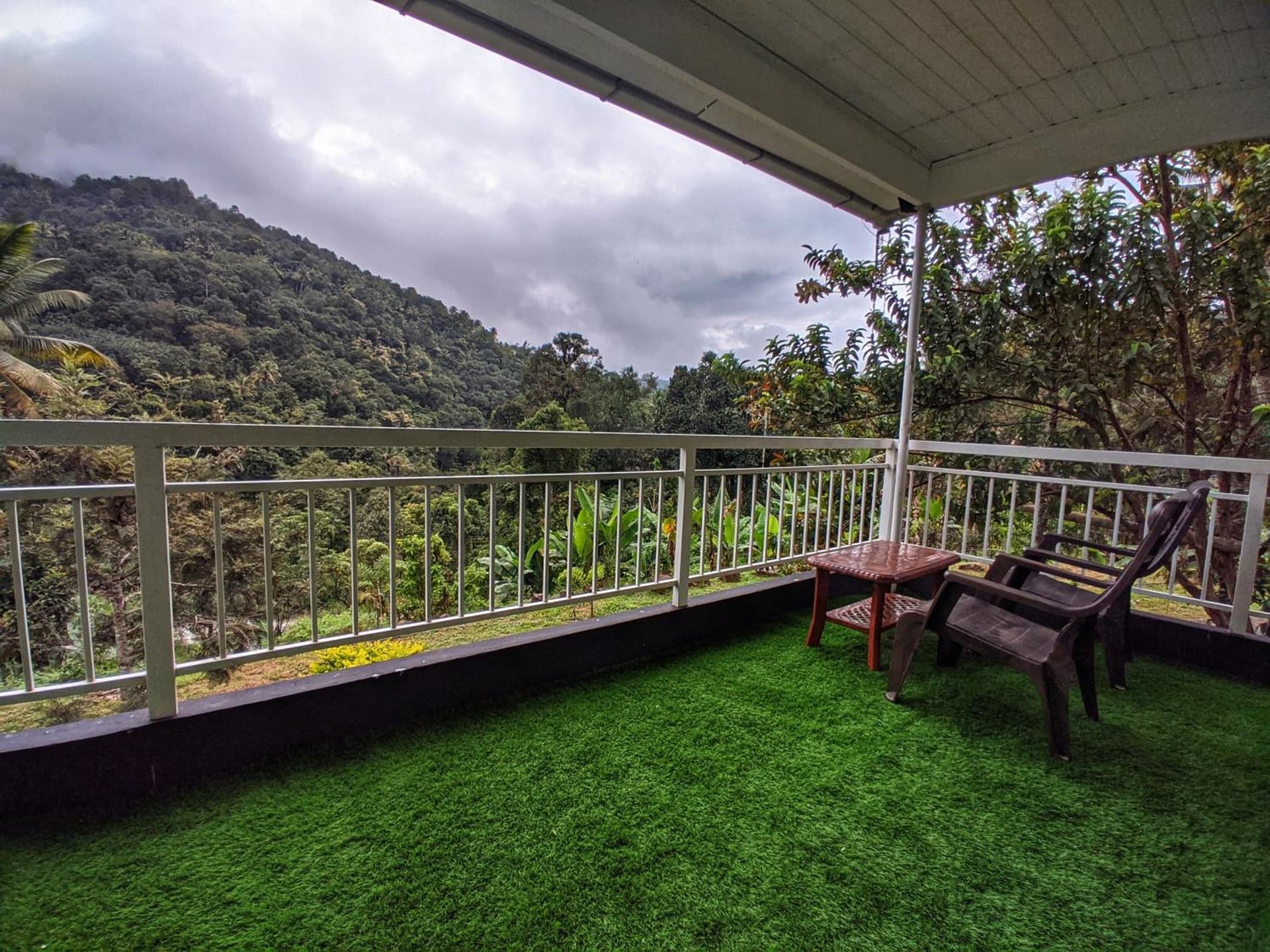 Riverbench Homestay Munnar, Anaviratty