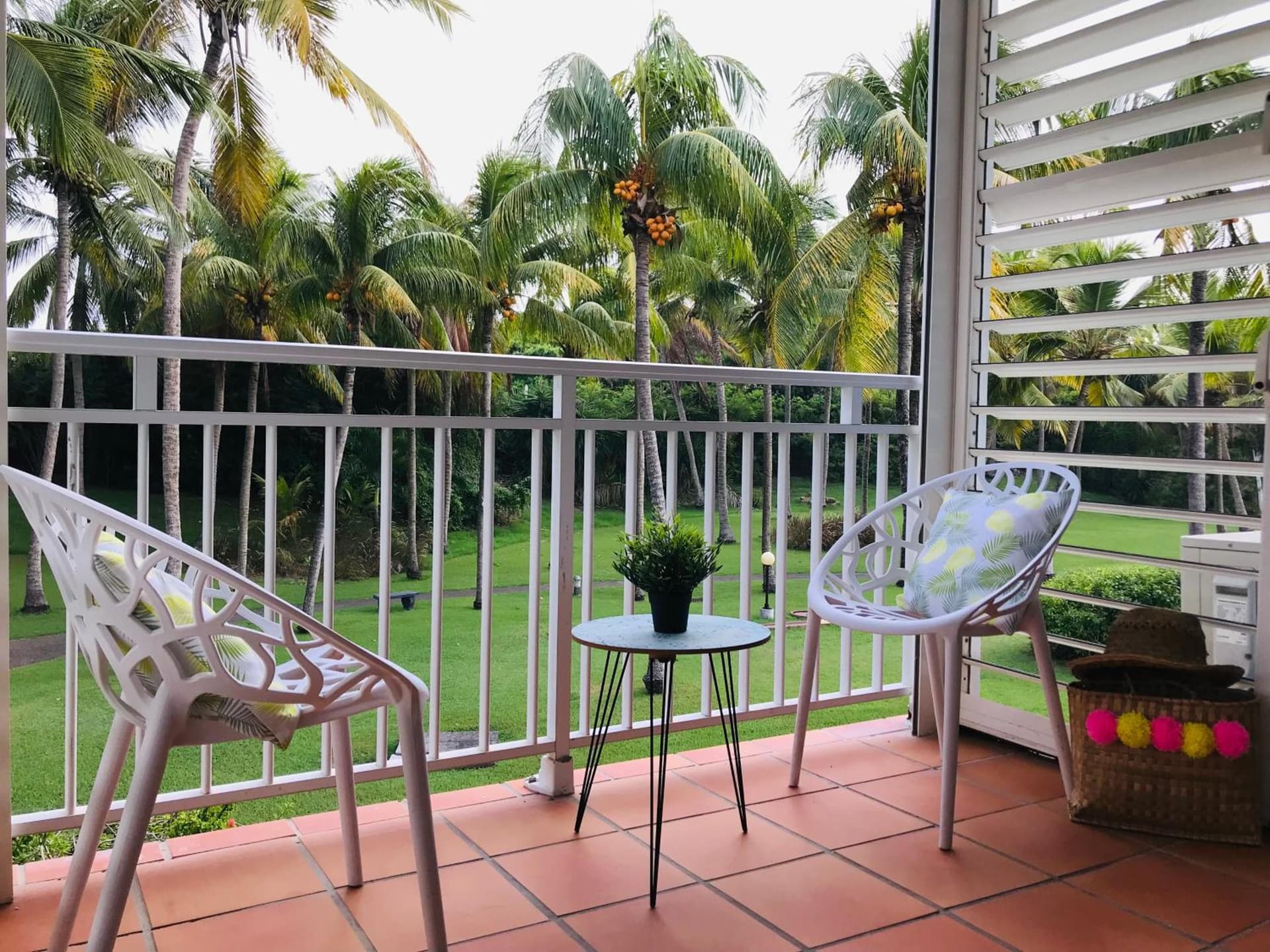 COEUR TIARE studio lounge piscine plage cocotiers