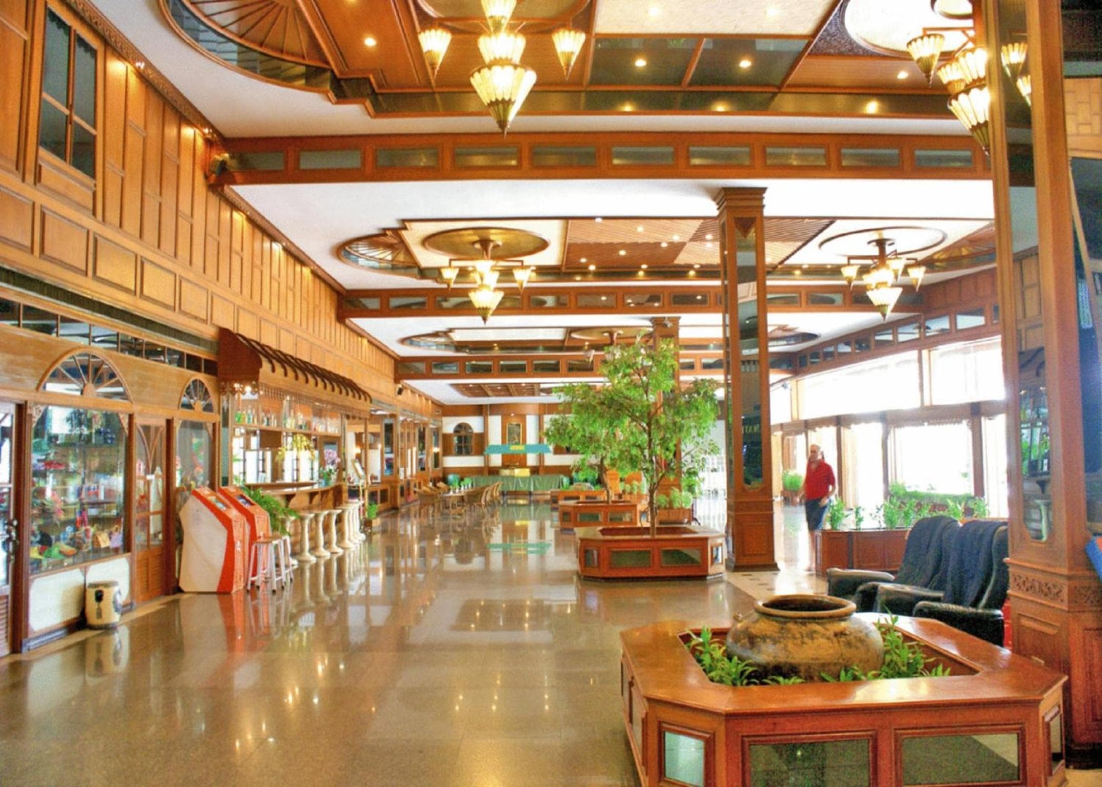 Royal Twins Palace Hotel