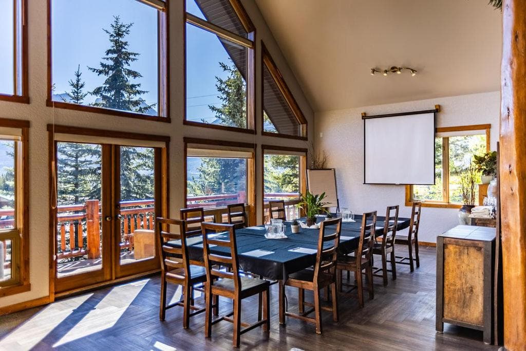 A Bear and Bison Country Inn