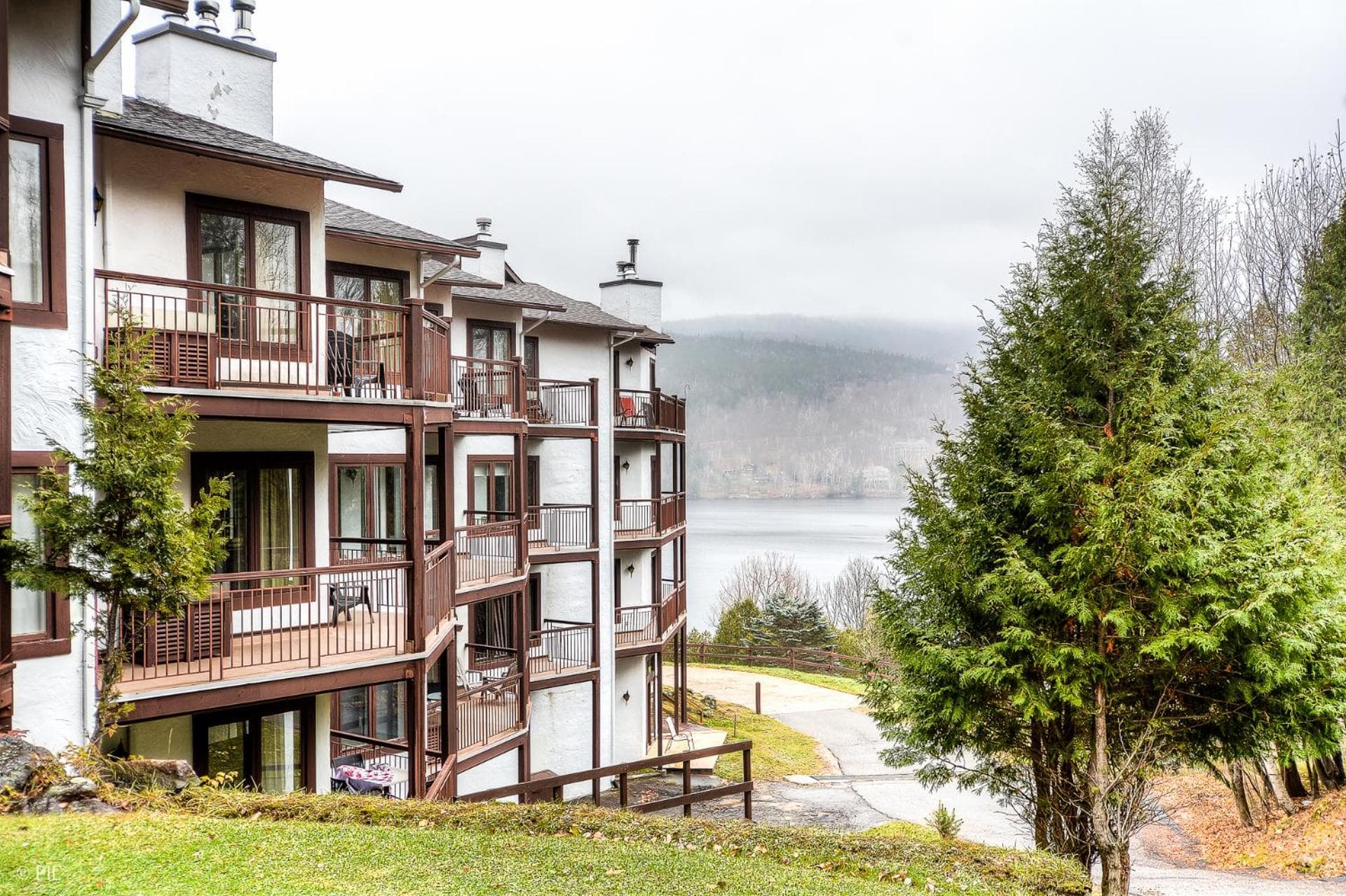 Huge 3 Bedroom Condo with a View