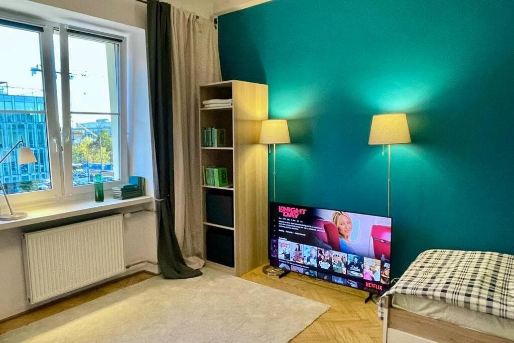 Super SQUARE Metro x2 fast WiFi 55'TV Netflix HBO AppleTV+ AmazonTV