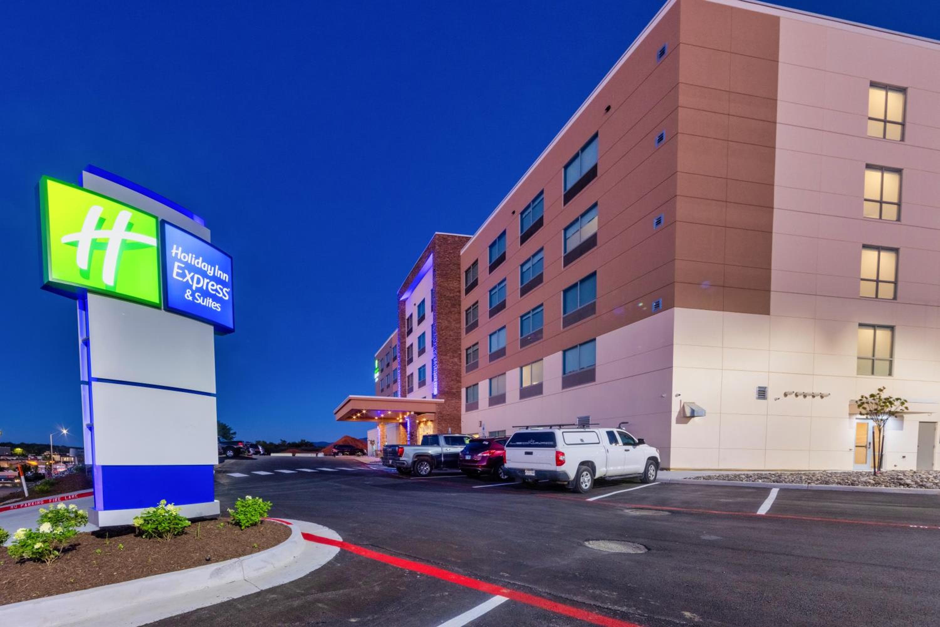 Holiday Inn Express & Suites - Harrisonburg University Area by IHG