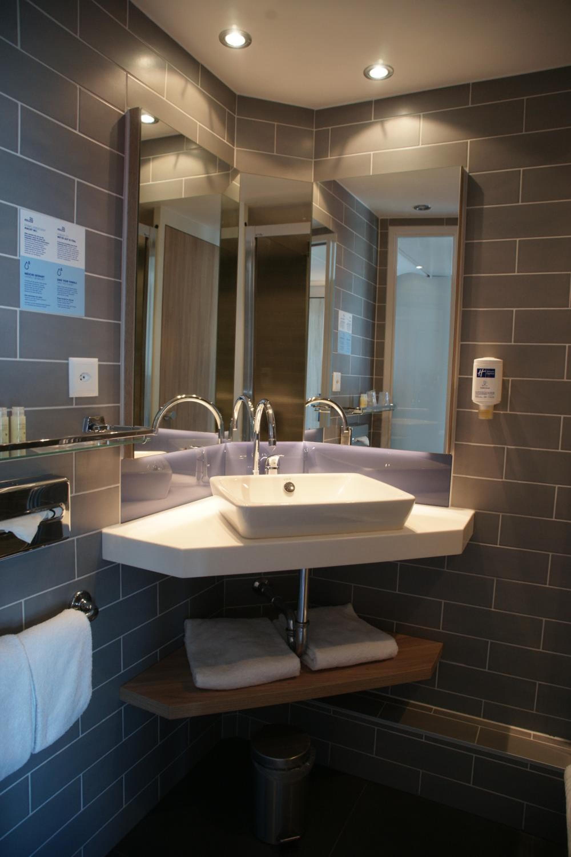 Holiday Inn Express Zürich Airport by IHG