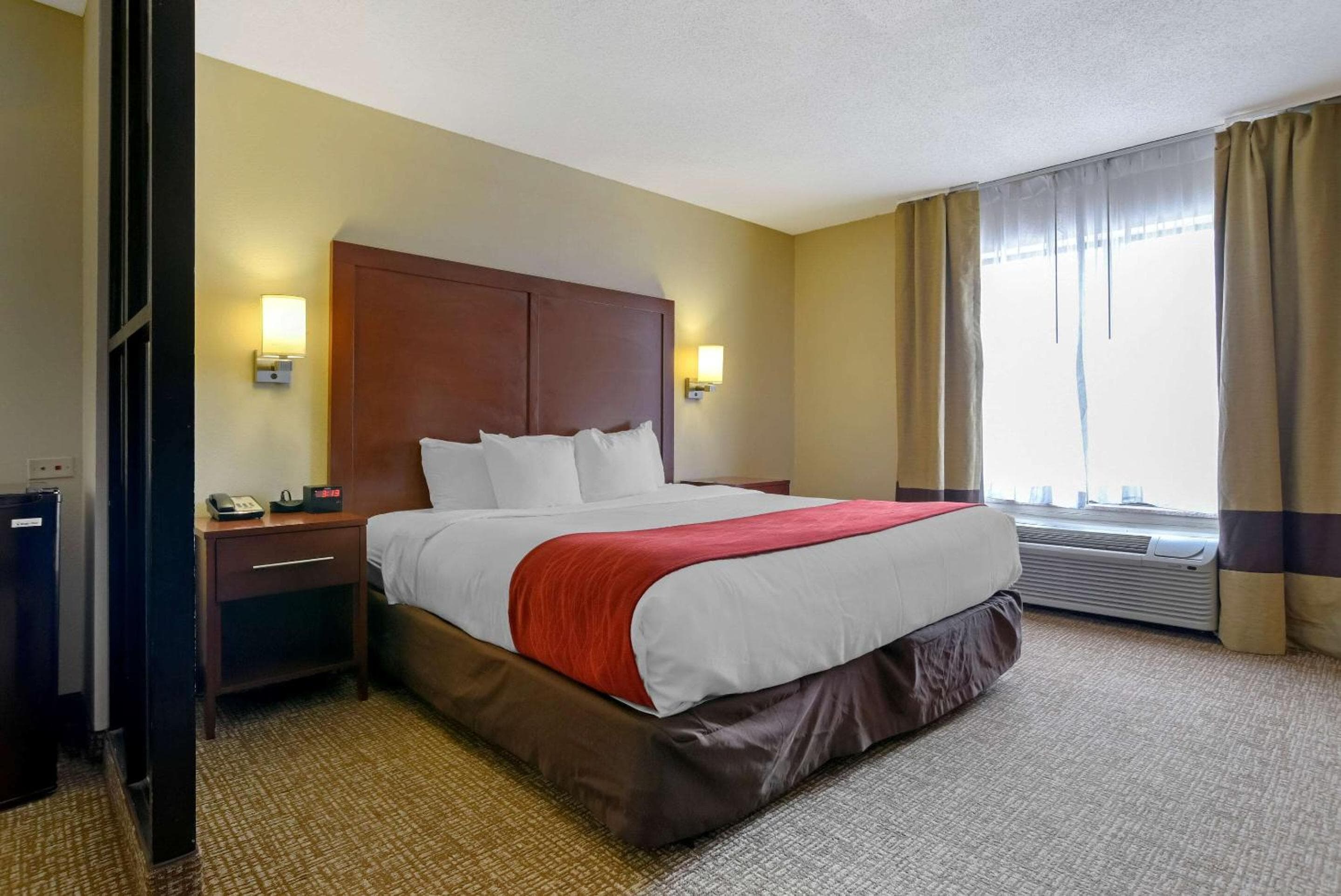 Comfort Suites Fultondale I-65 near I-22
