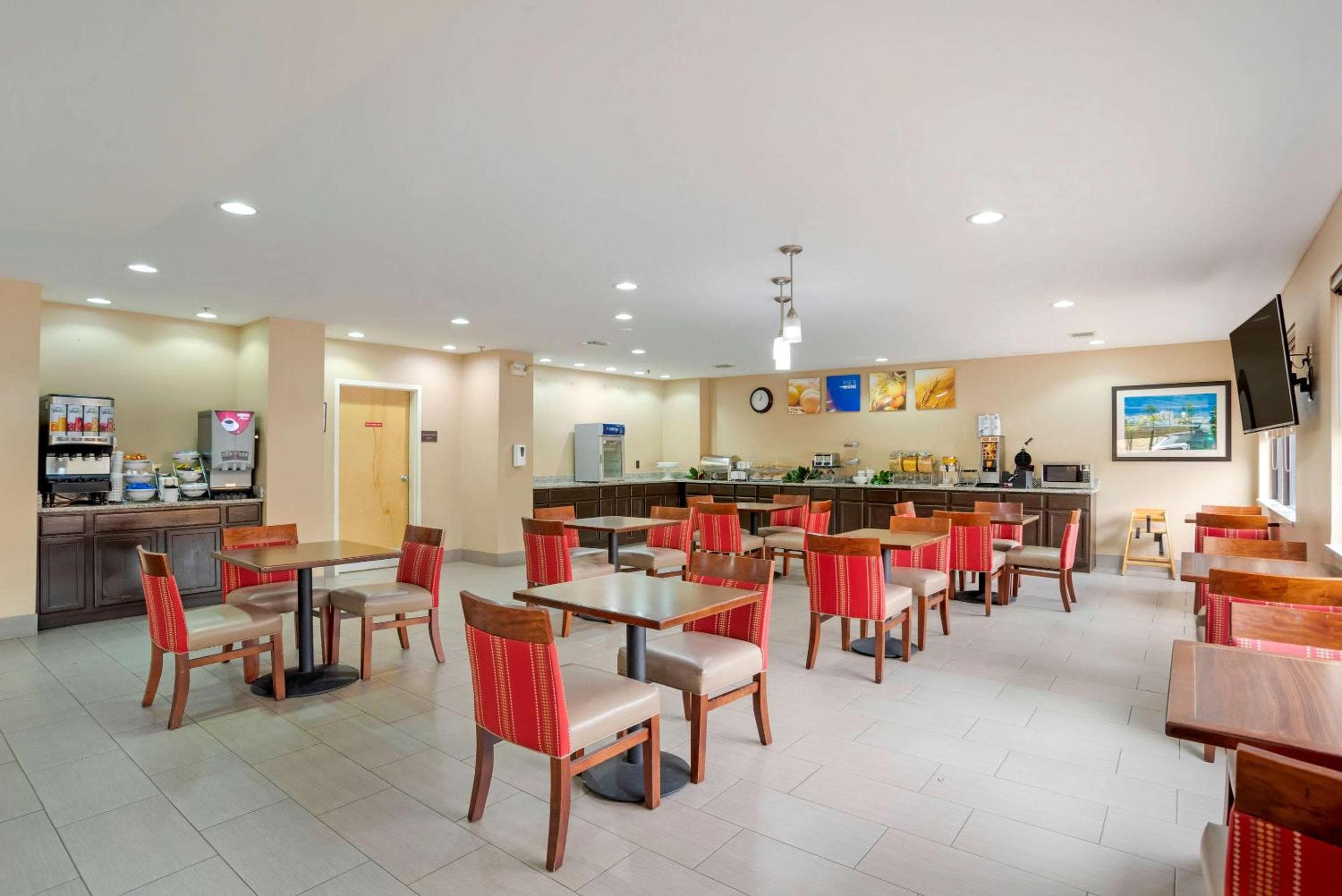 Comfort Suites Fultondale I-65 near I-22