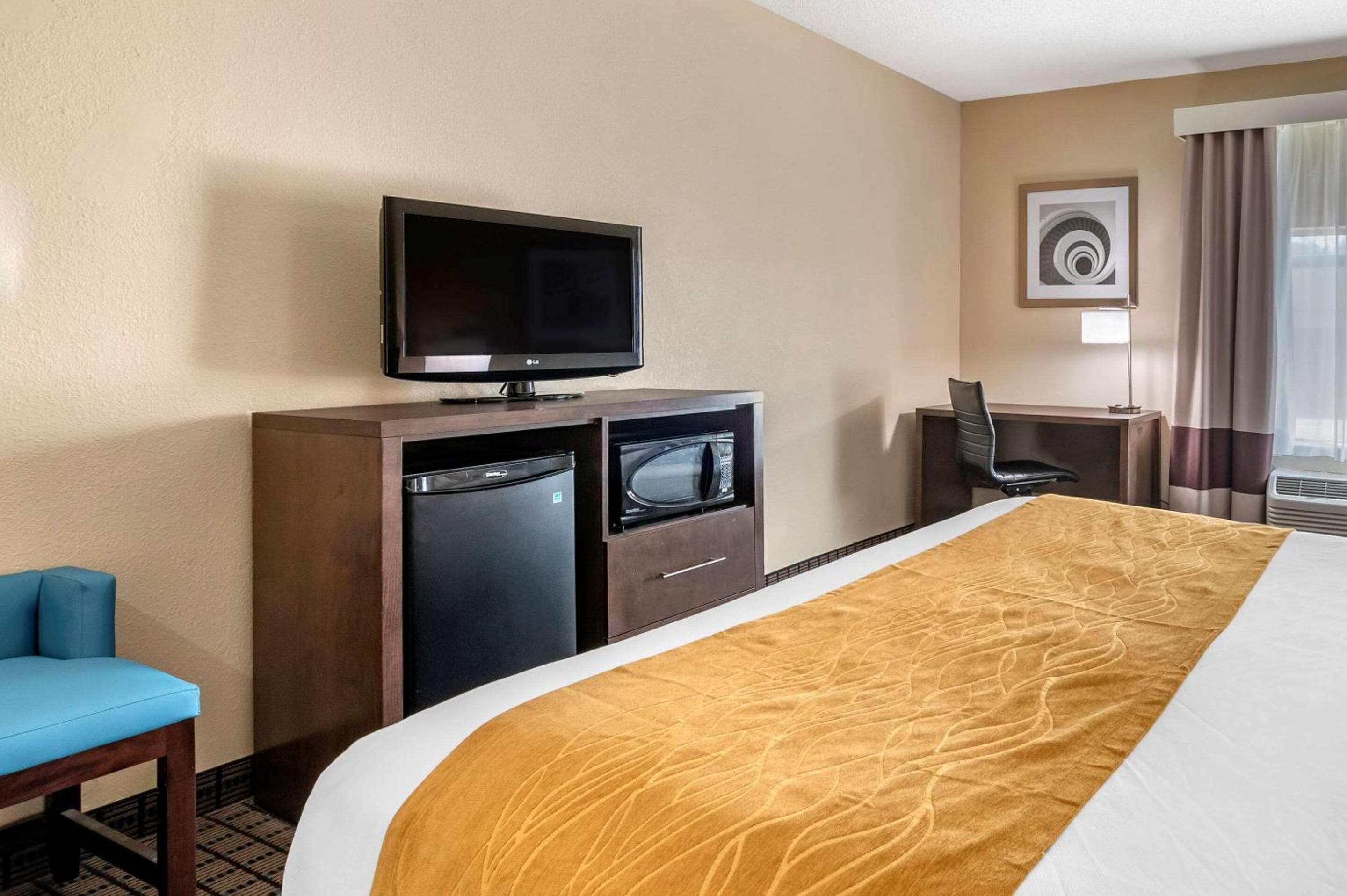 Comfort Inn & Suites Cincinnati Uptown Clifton