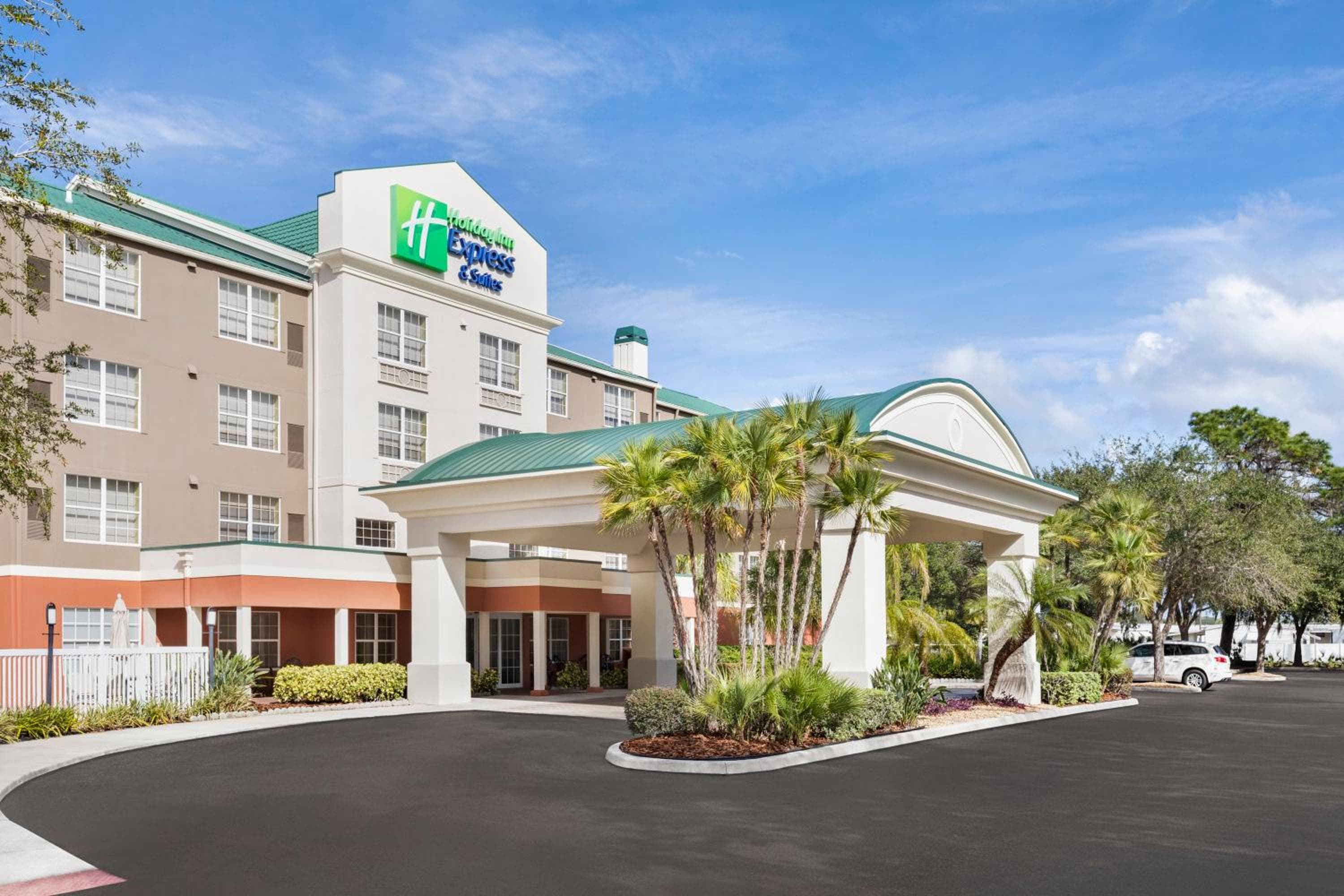 Holiday Inn Express & Suites Sarasota East by IHG