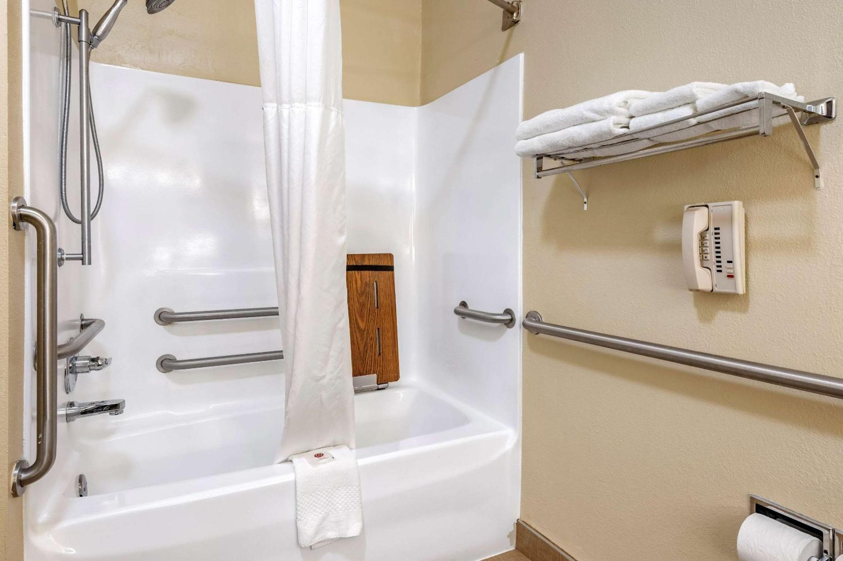 Comfort Inn & Suites Cincinnati Uptown Clifton