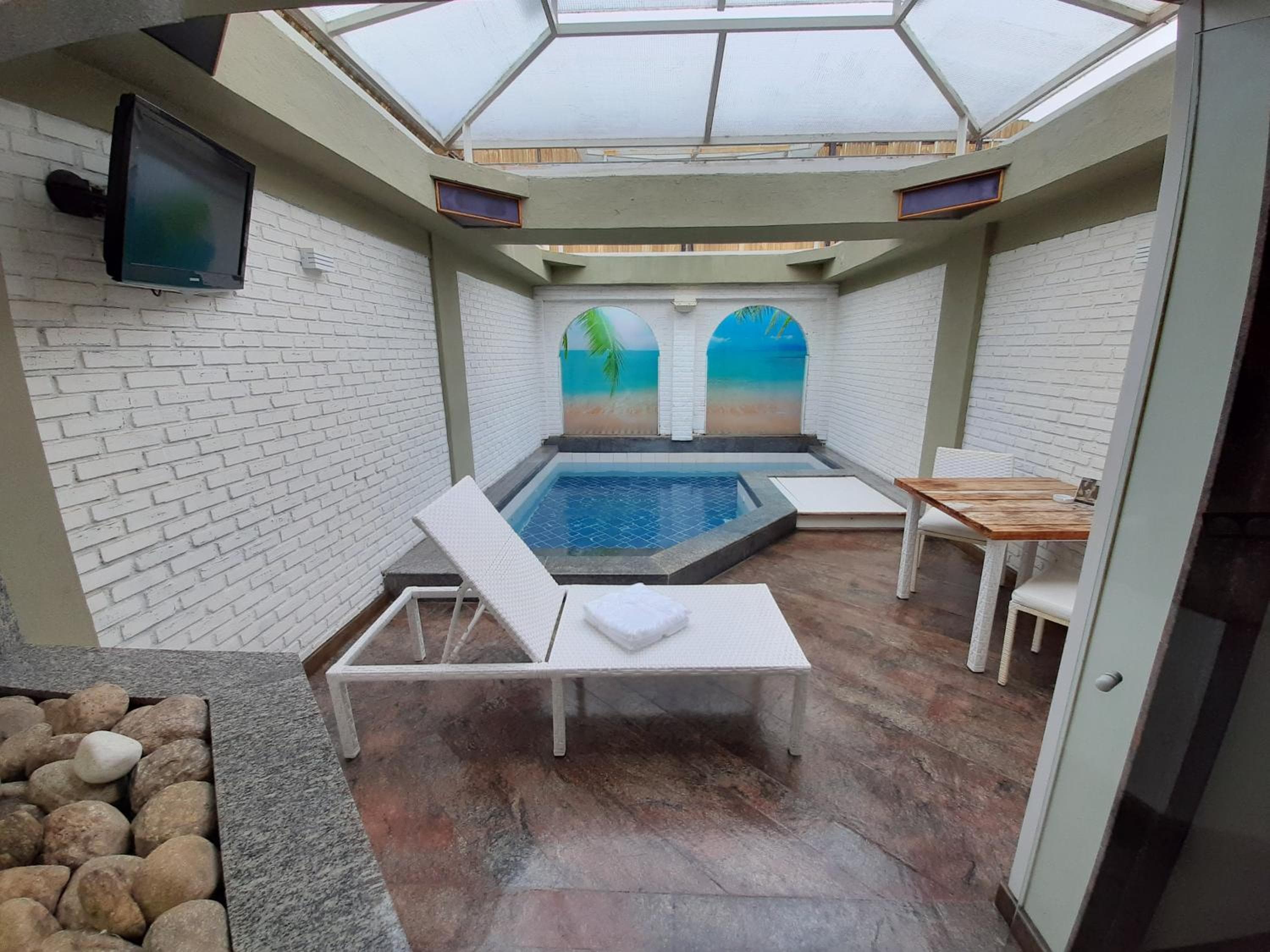 BAMBINA HOTEL -Adultos Somente
