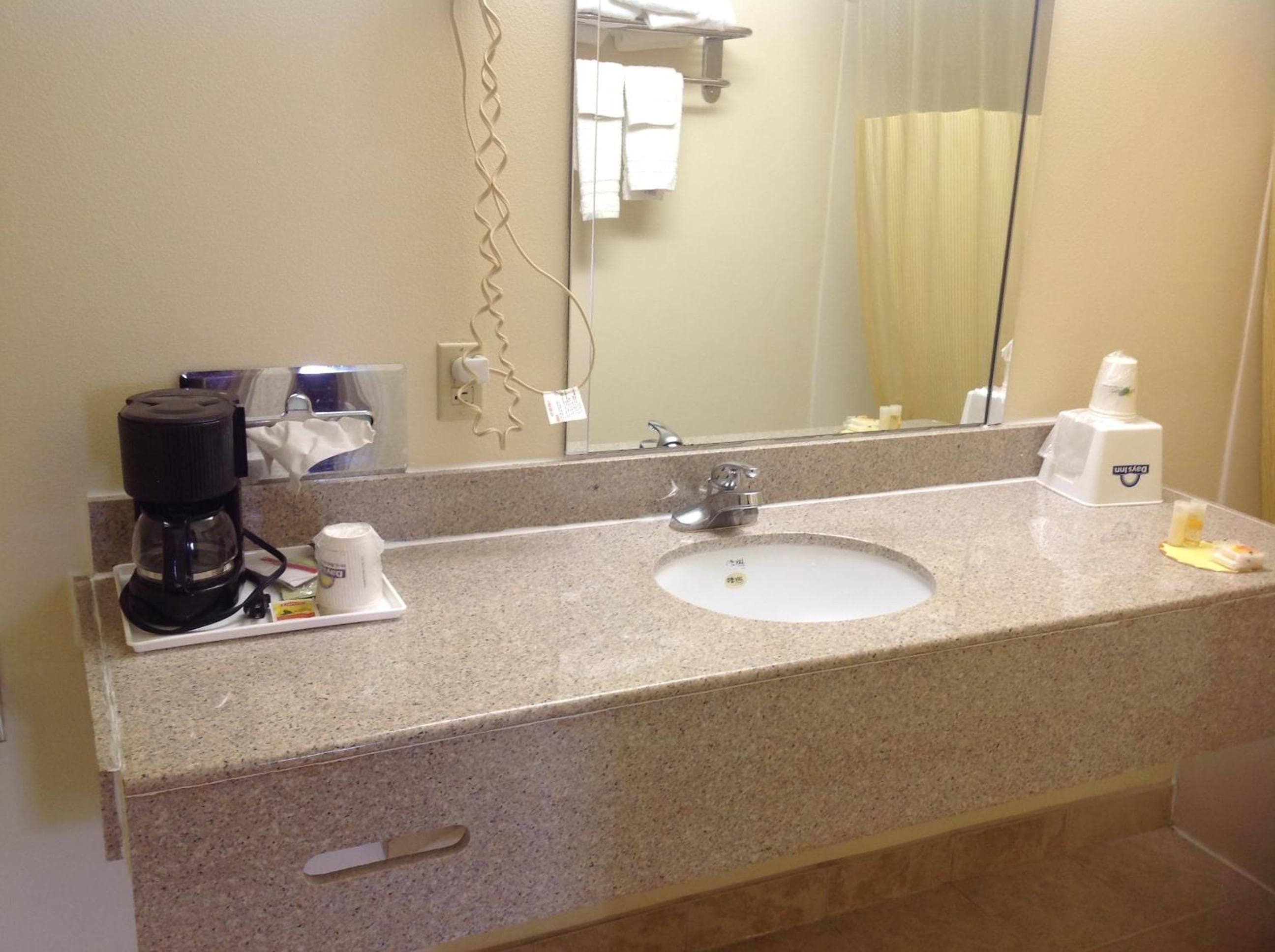 Days Inn by Wyndham Clinton
