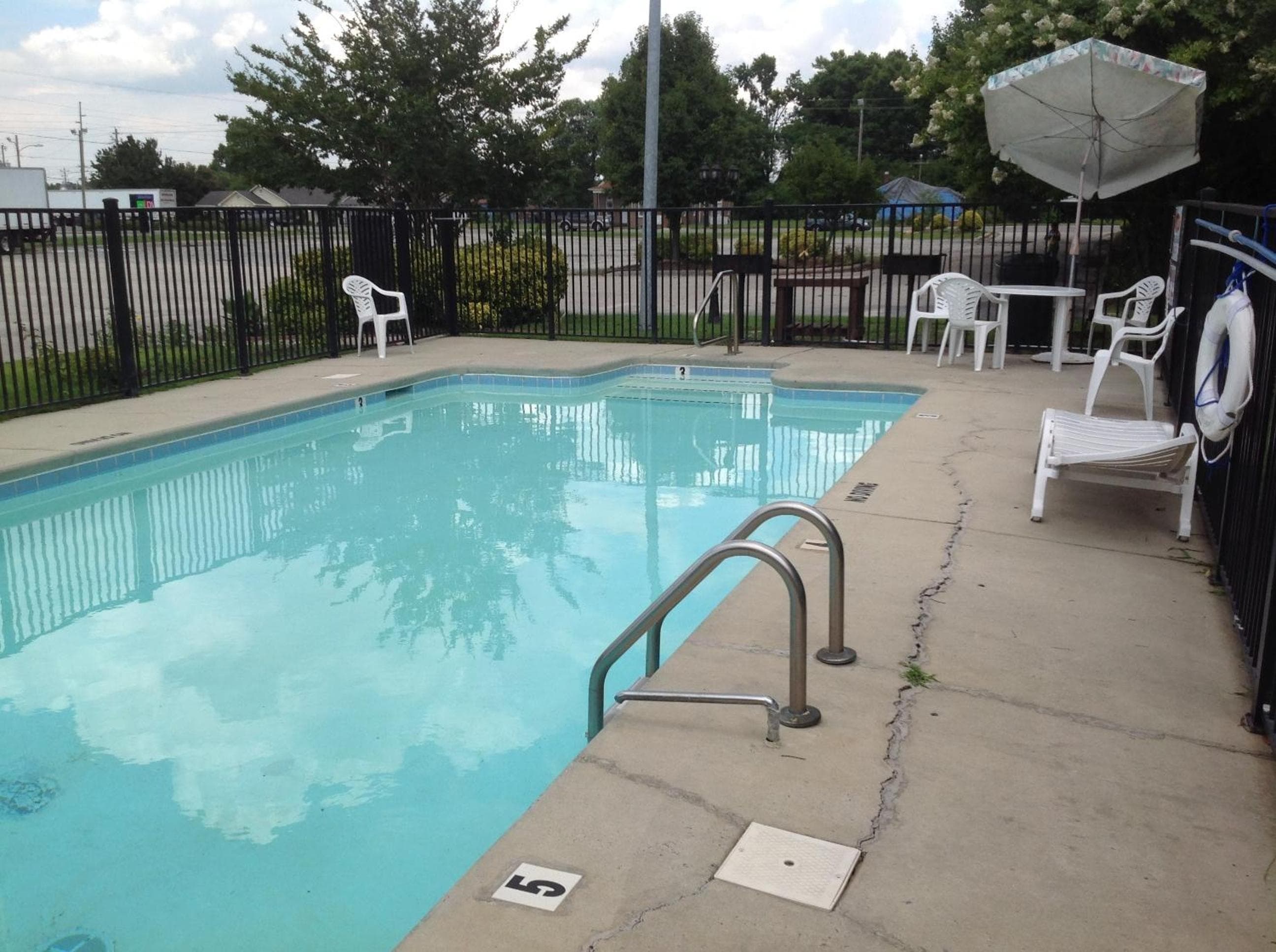Days Inn by Wyndham Clinton
