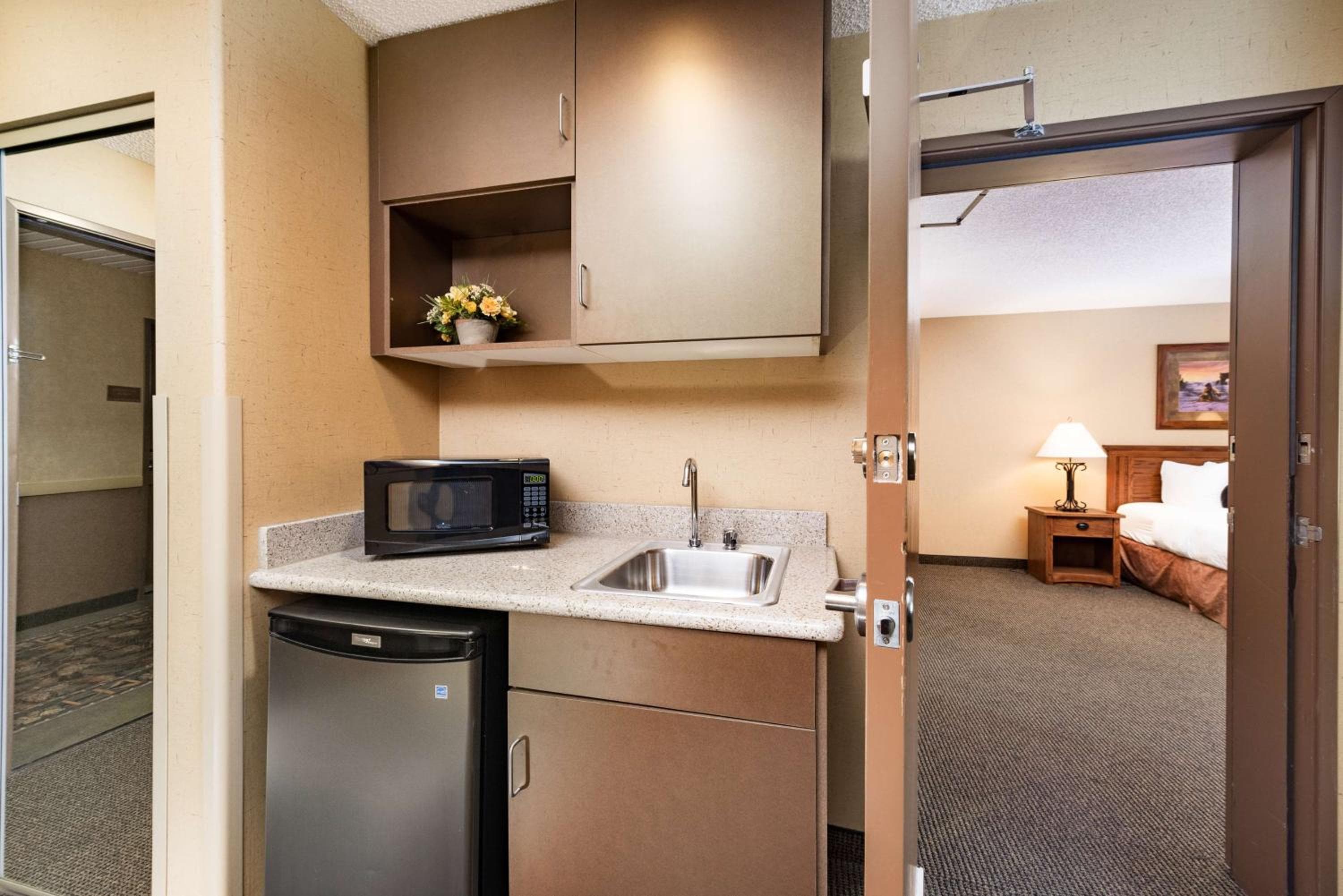 Best Western Plus Kelly Inn & Suites
