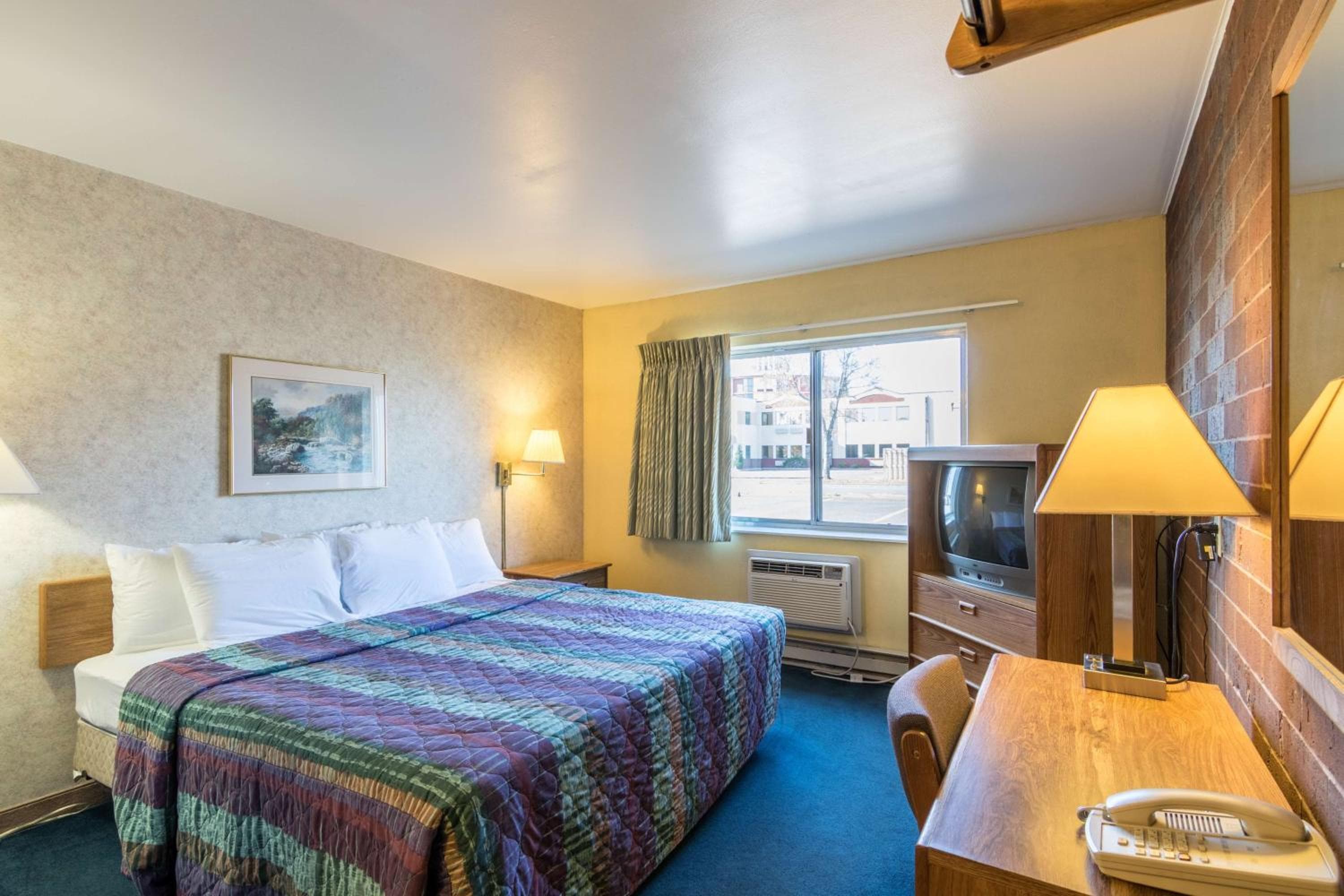 Motel 6-Eau Claire, WI