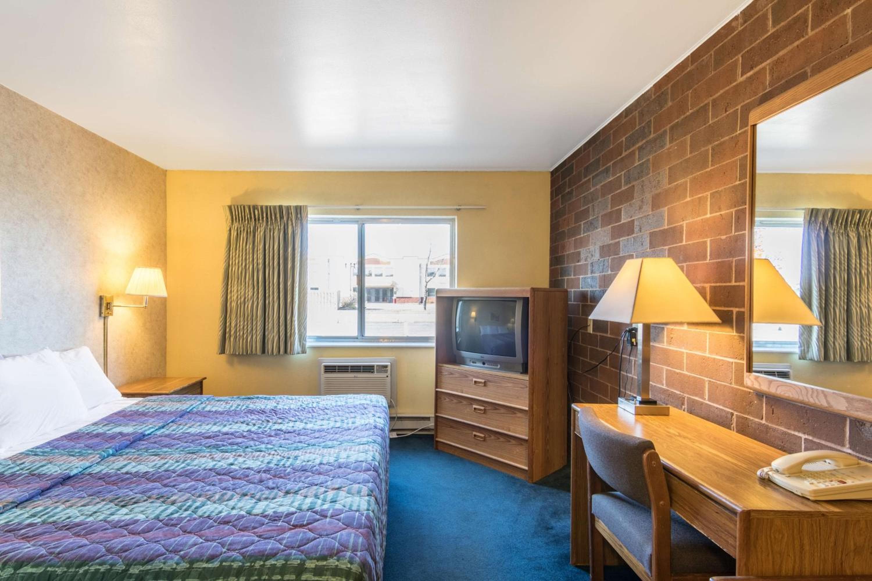 Motel 6-Eau Claire, WI