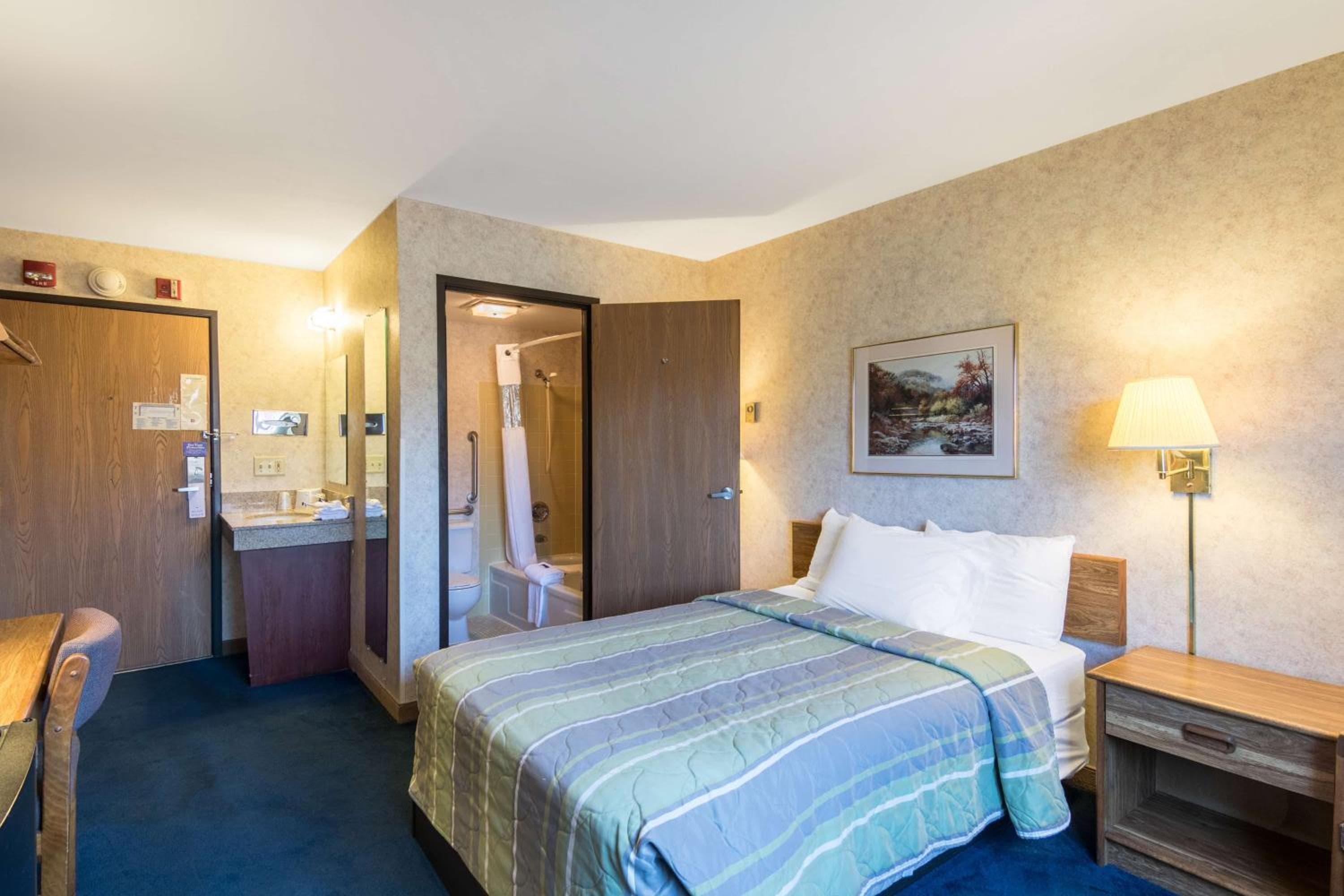 Motel 6-Eau Claire, WI