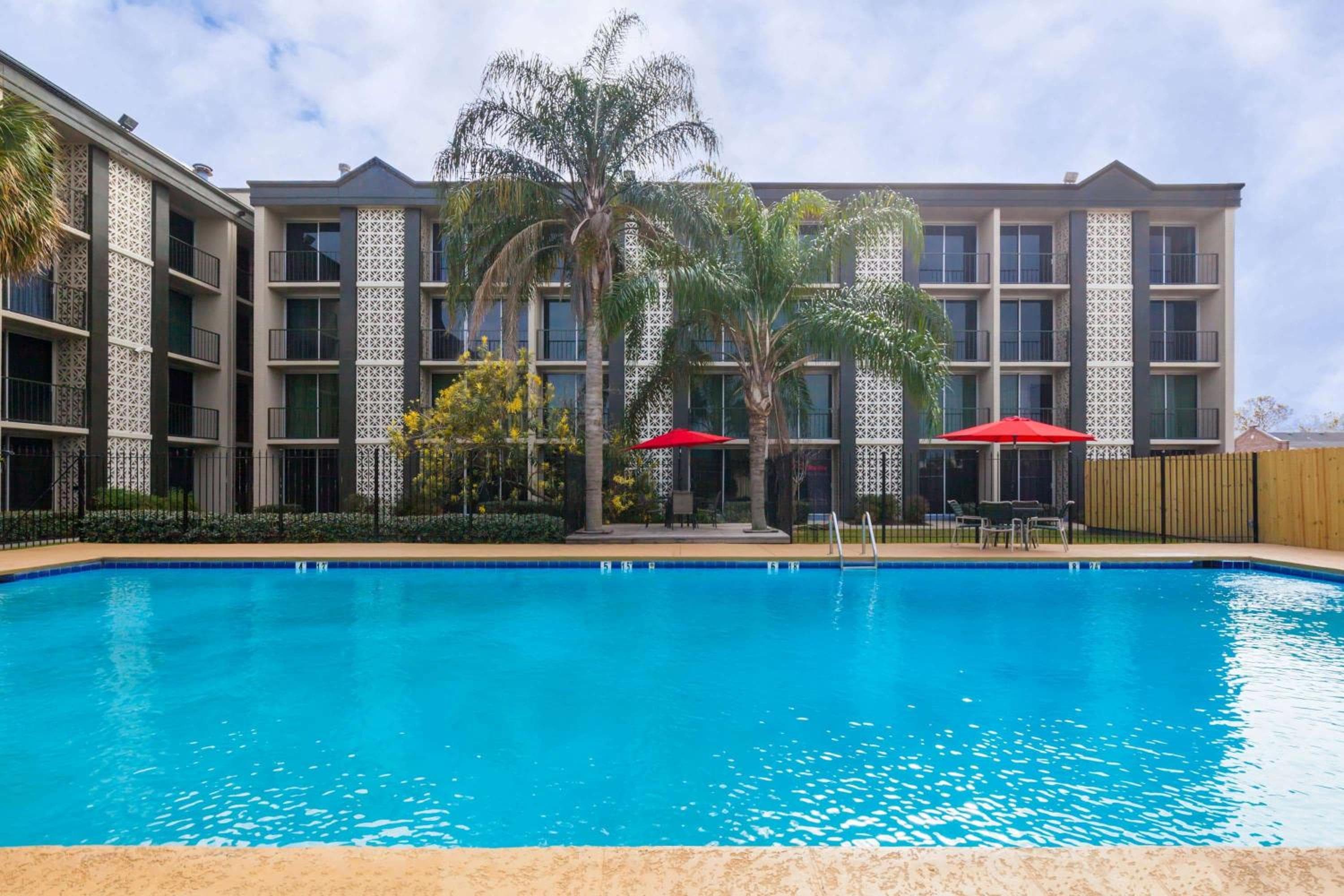 Clarion Hotel & Suites