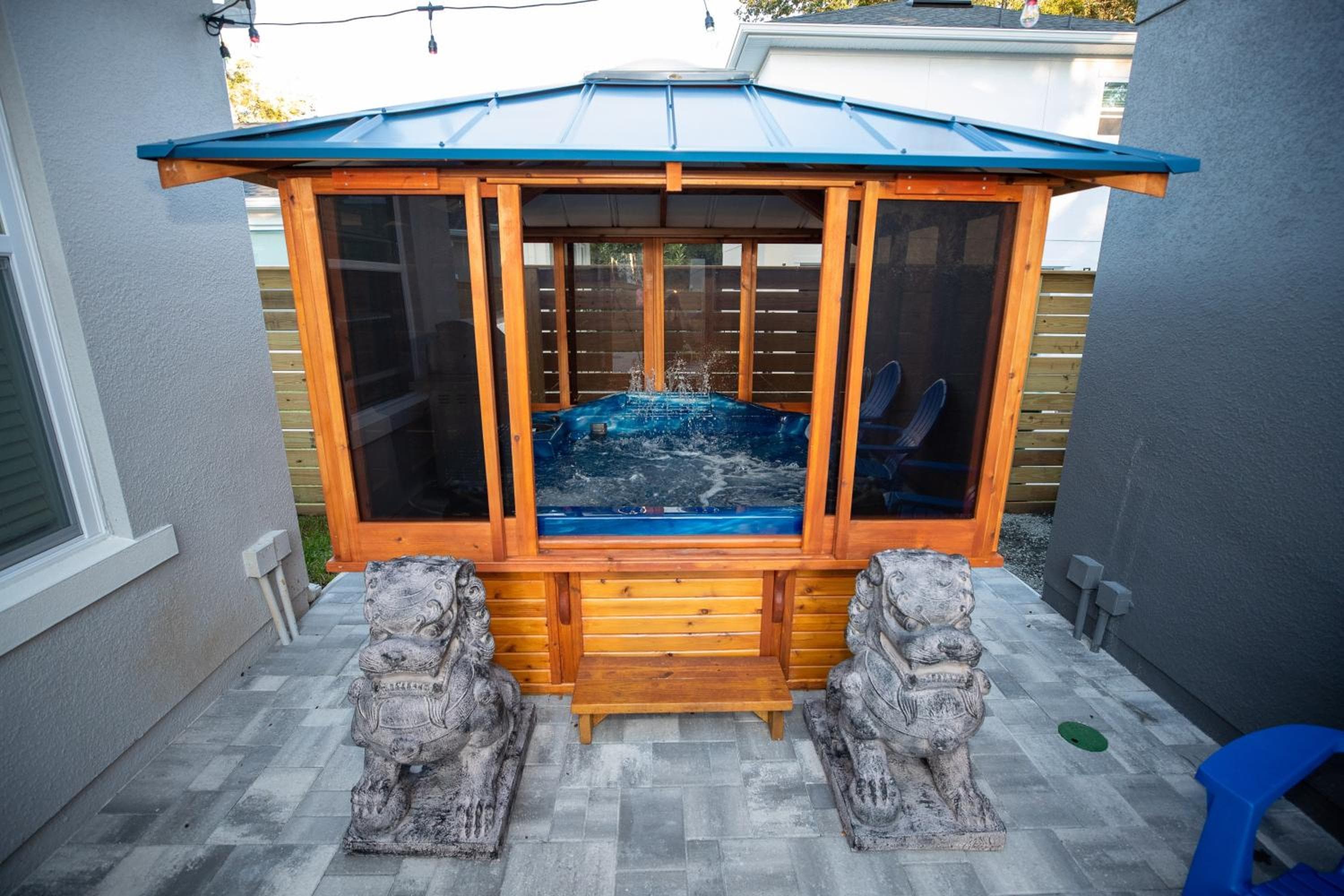Pet Friendly Modern Zen Studio Retreat with Hot Tub