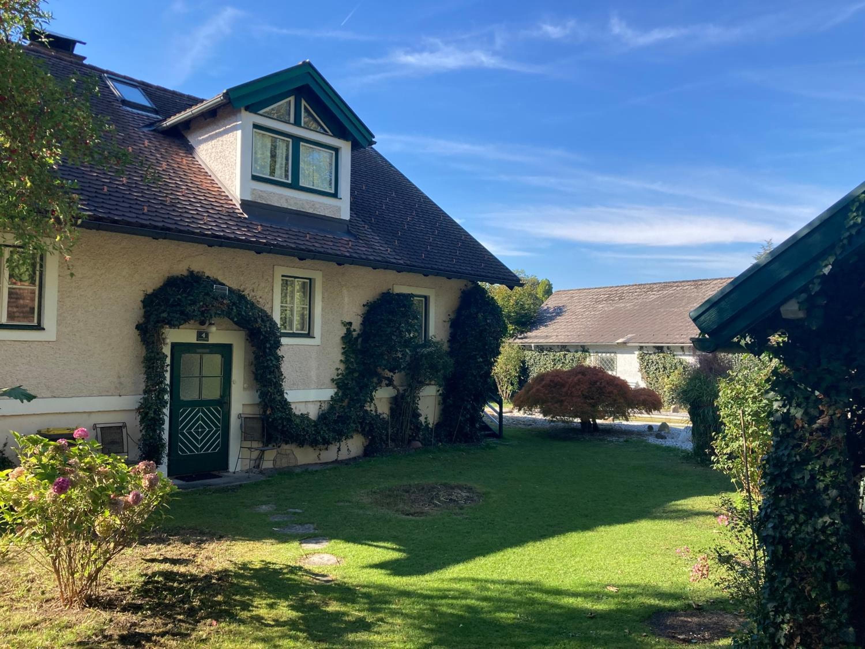 Haus mit Sauna und privatem Badeteich in Anif bei Salzburg