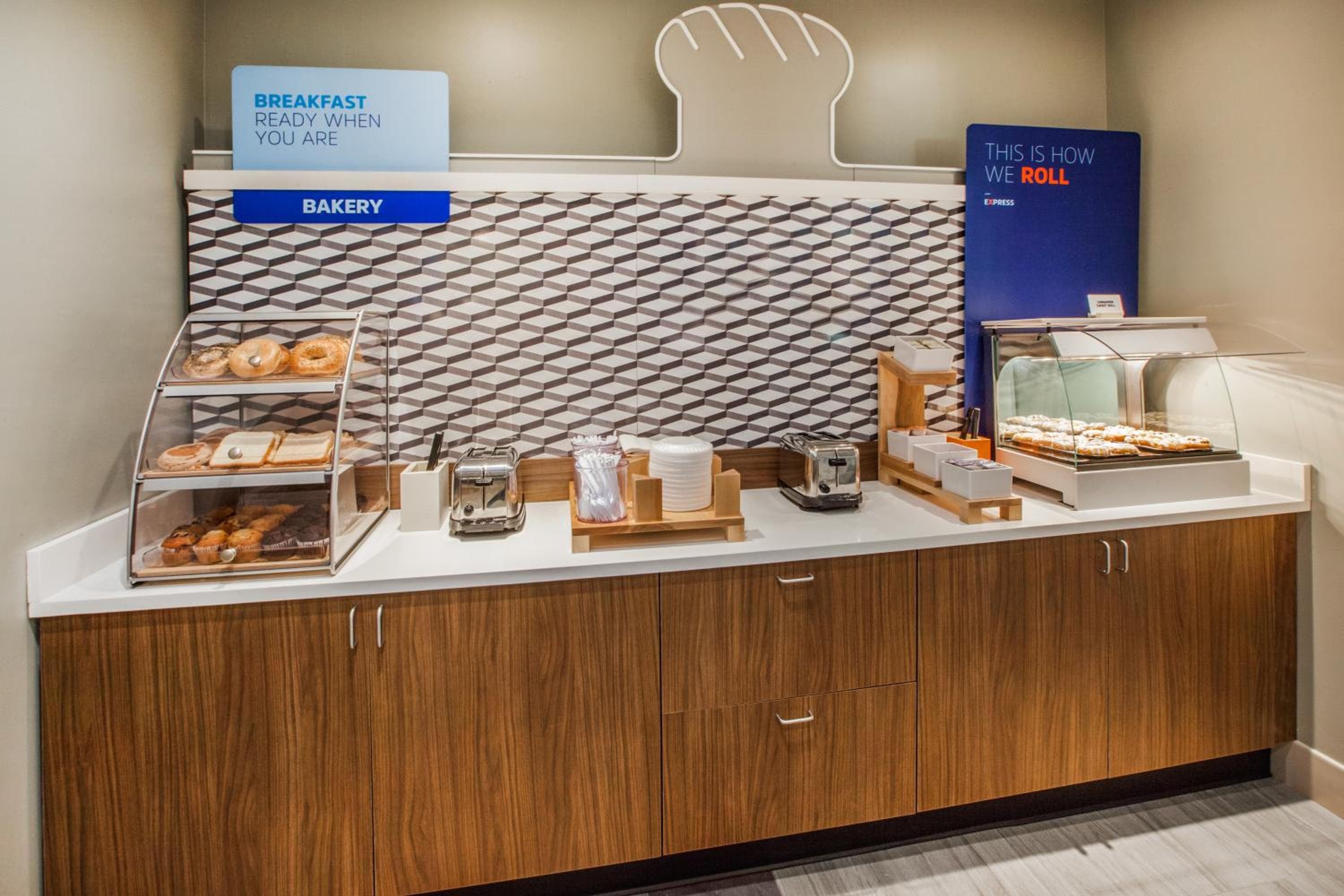 Holiday Inn Express & Suites - Canton by IHG