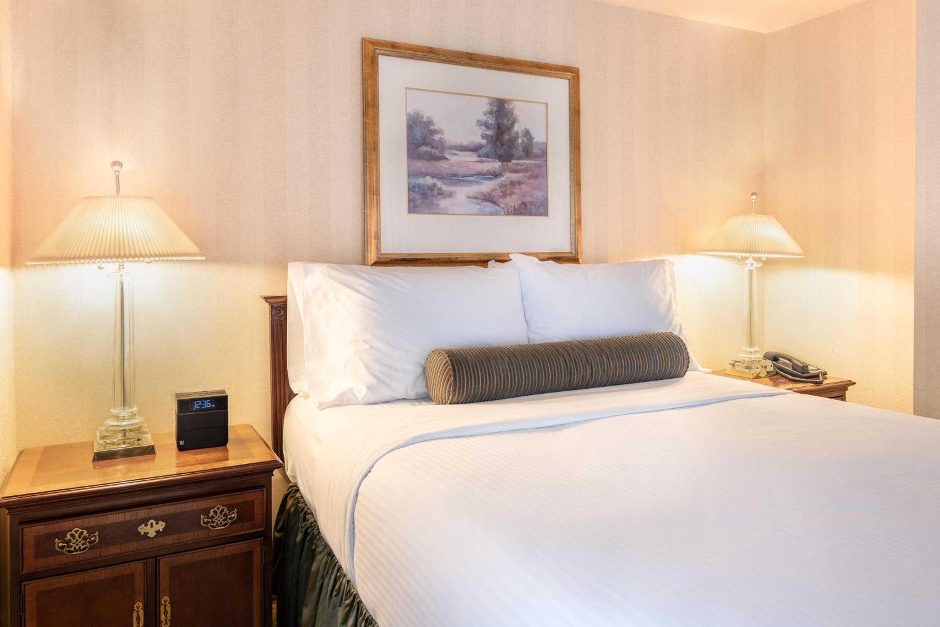 Mayflower Park Hotel