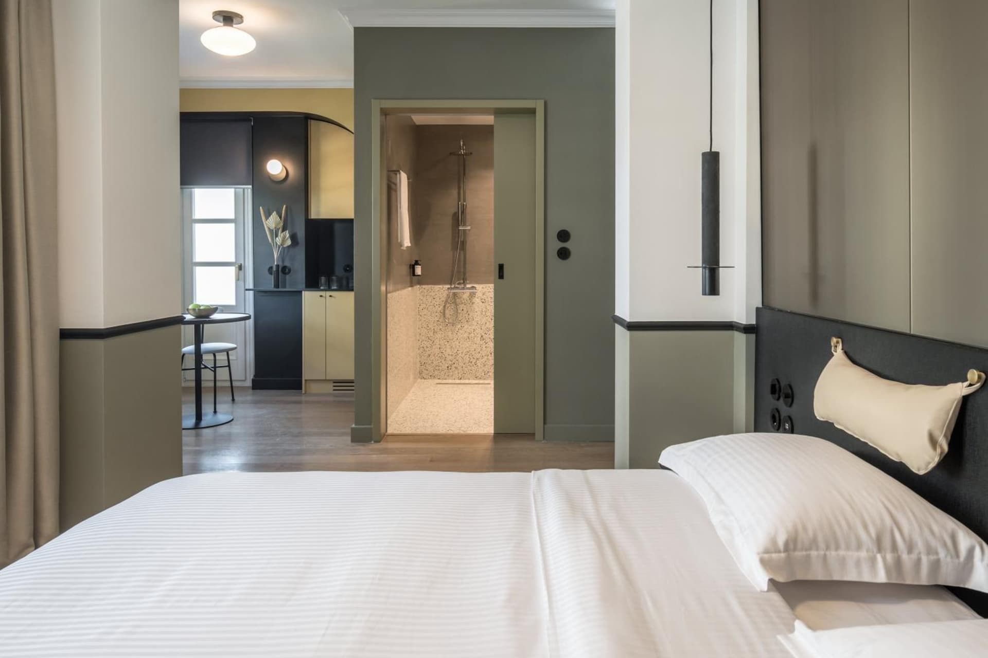 72 AD Urban Comfort Suites
