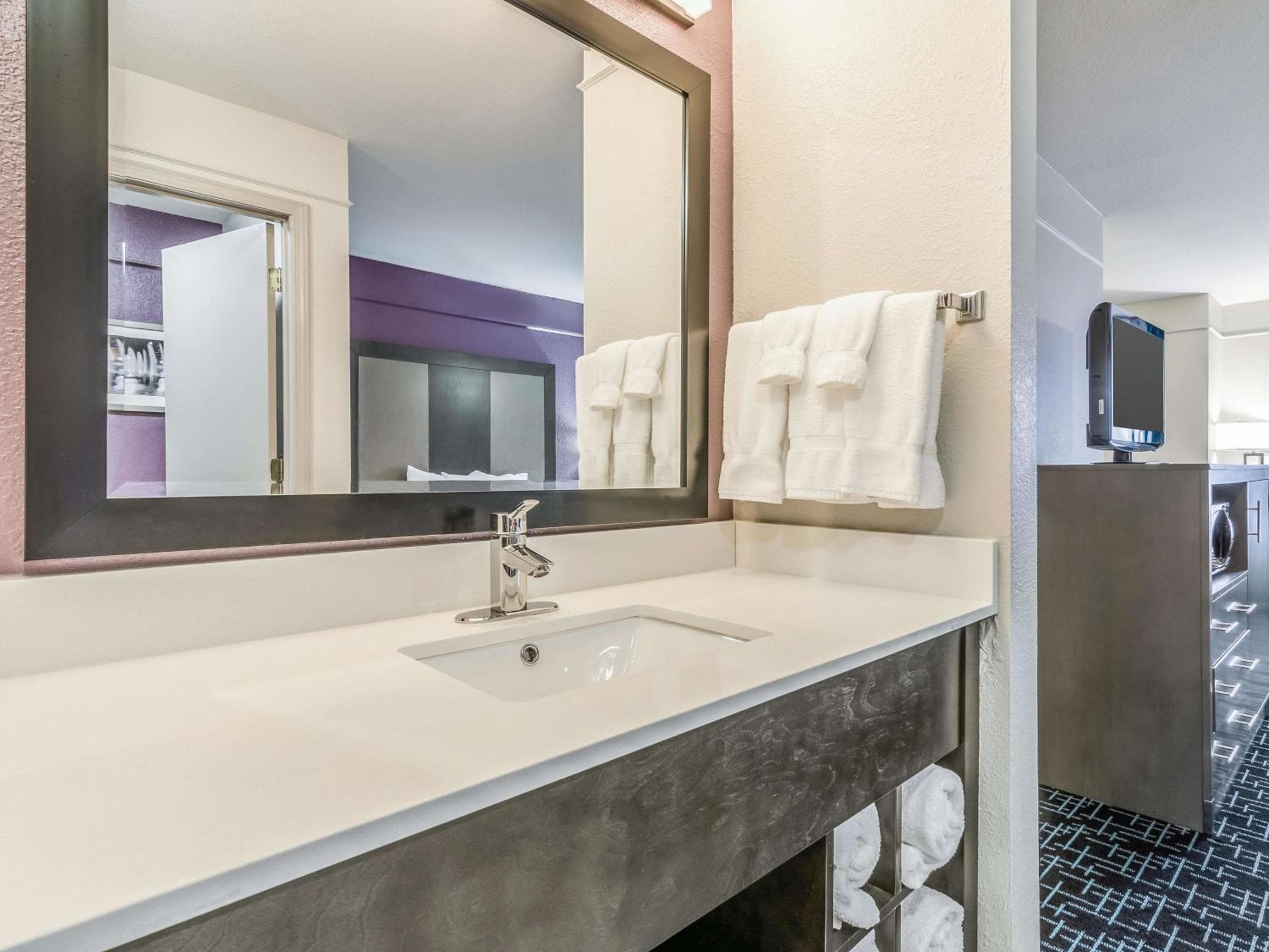 La Quinta by Wyndham Kansas City Airport