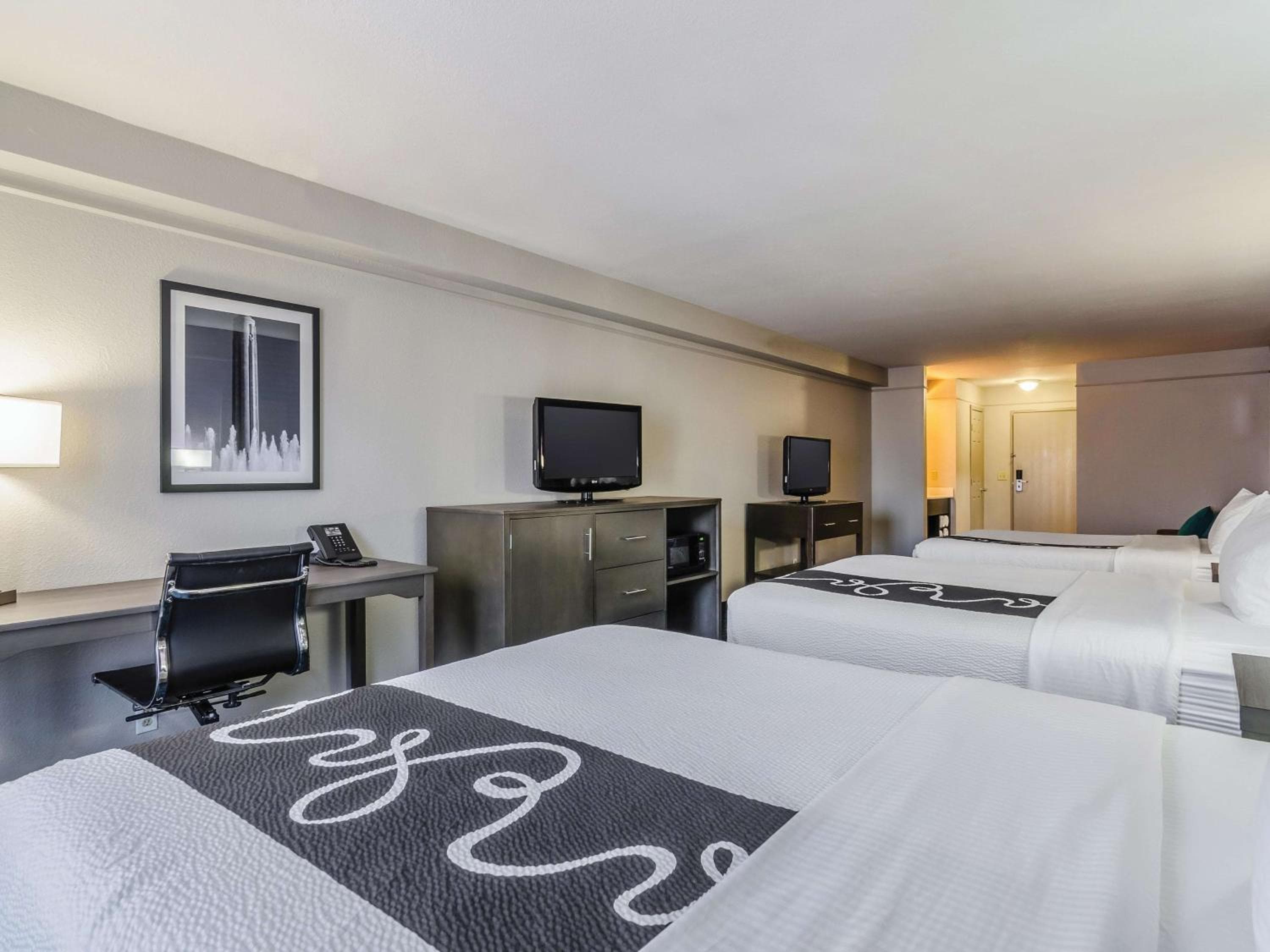 La Quinta by Wyndham Kansas City Airport