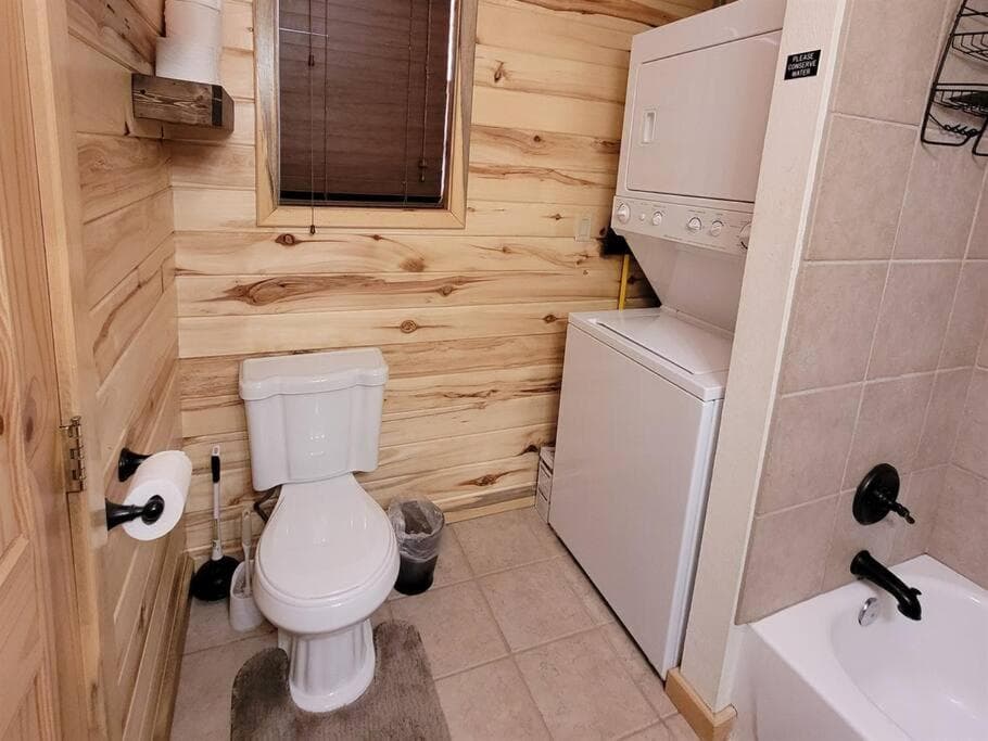 Log Cabin Zion Retreat. Walking distance to East Zion Trails