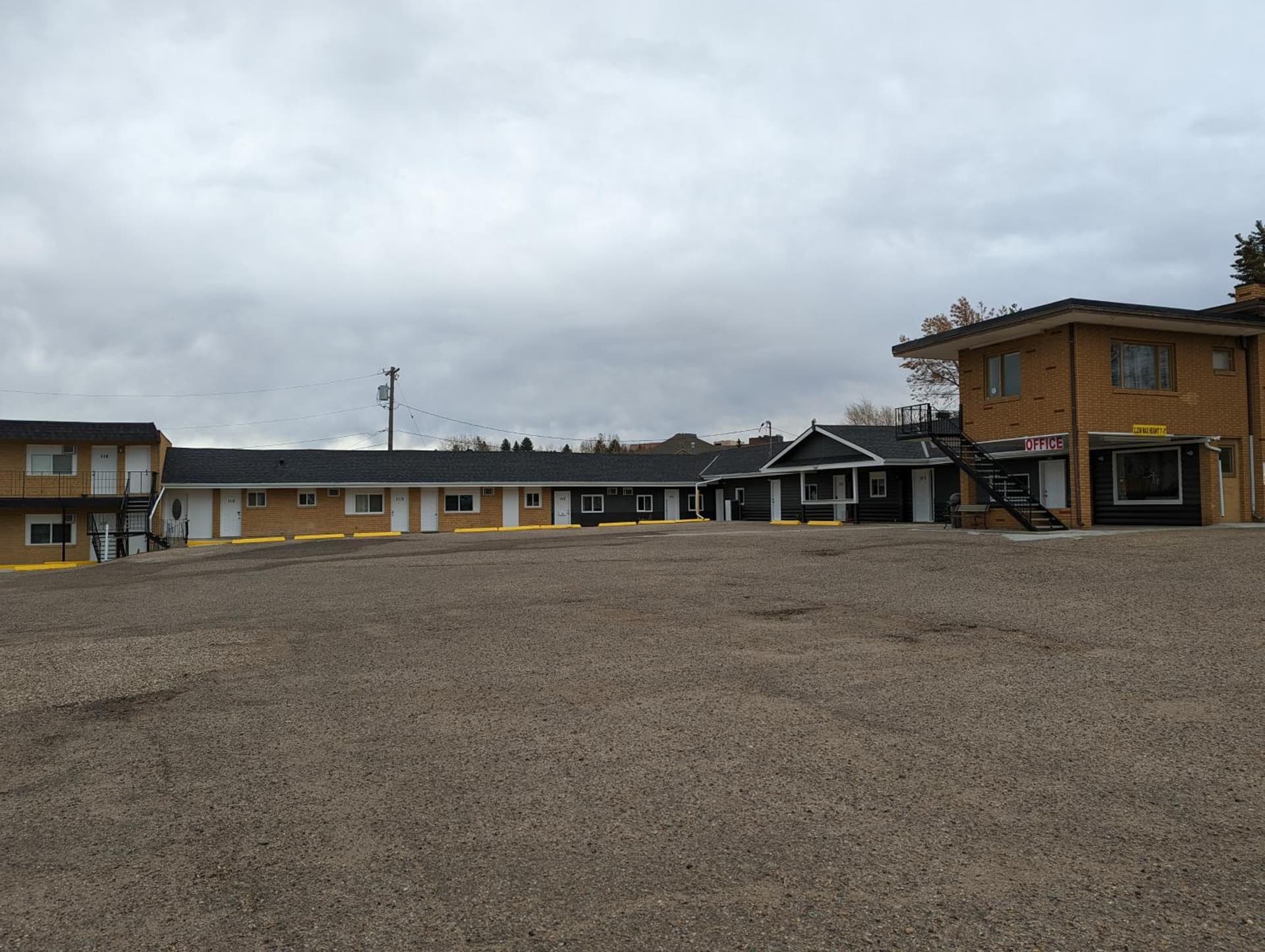 Riverside Motel & Suites