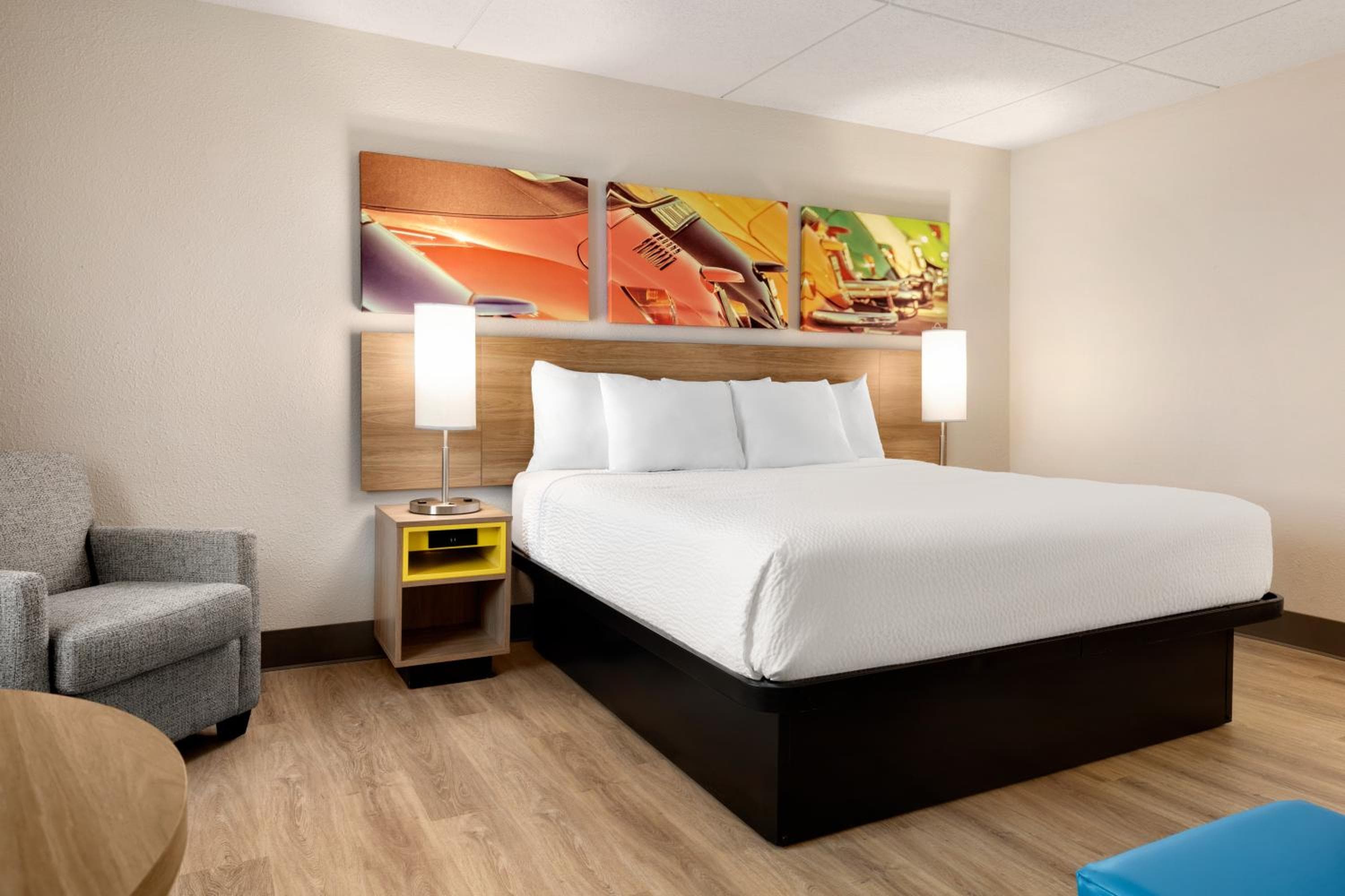 Hotel Bo, a Days Inn by Wyndham Chattanooga Downtown