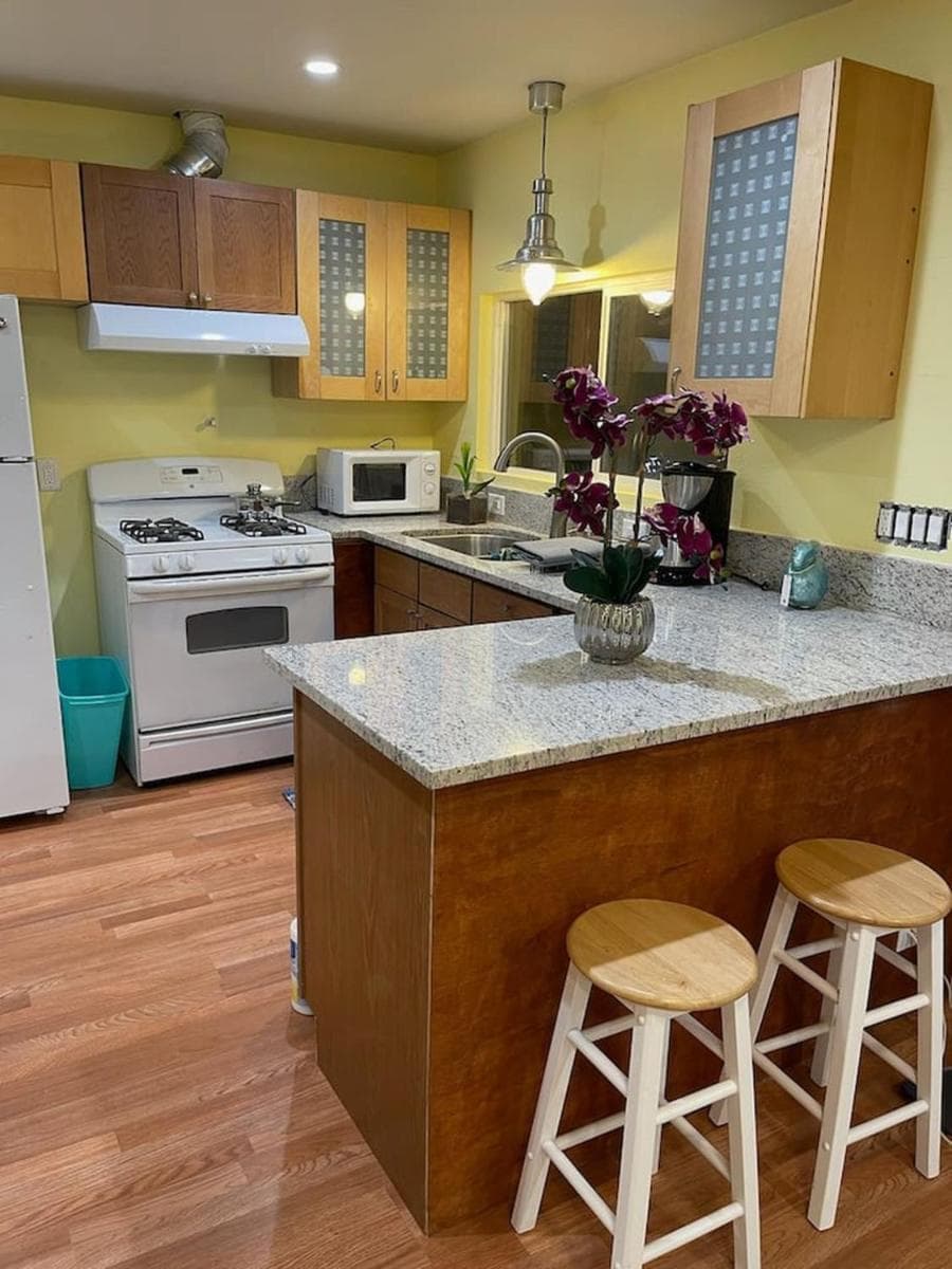 Warm and Comfy Antioch Cottage, close to everything