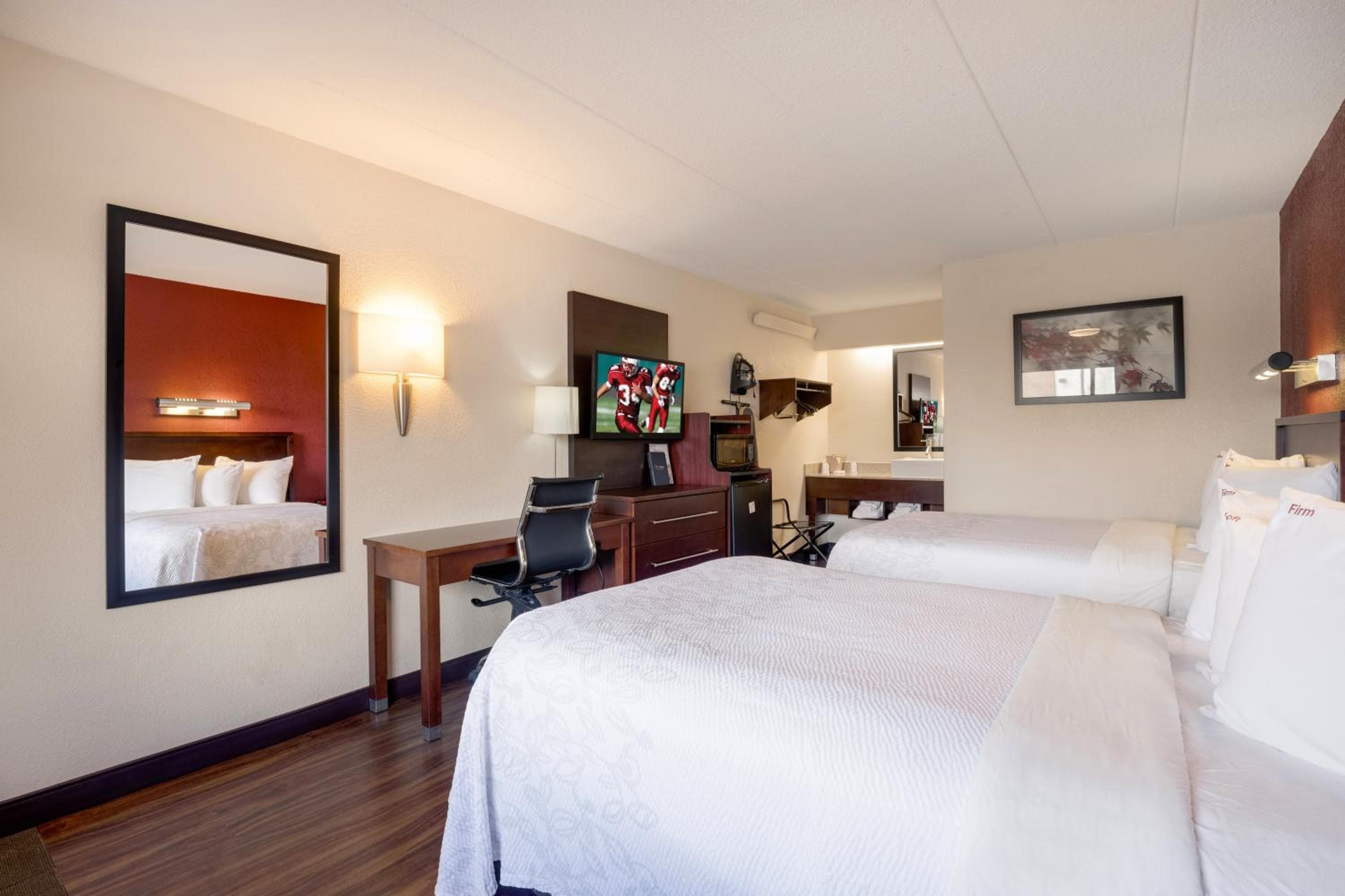 Super 8 by Wyndham Deerfield - Northbrook