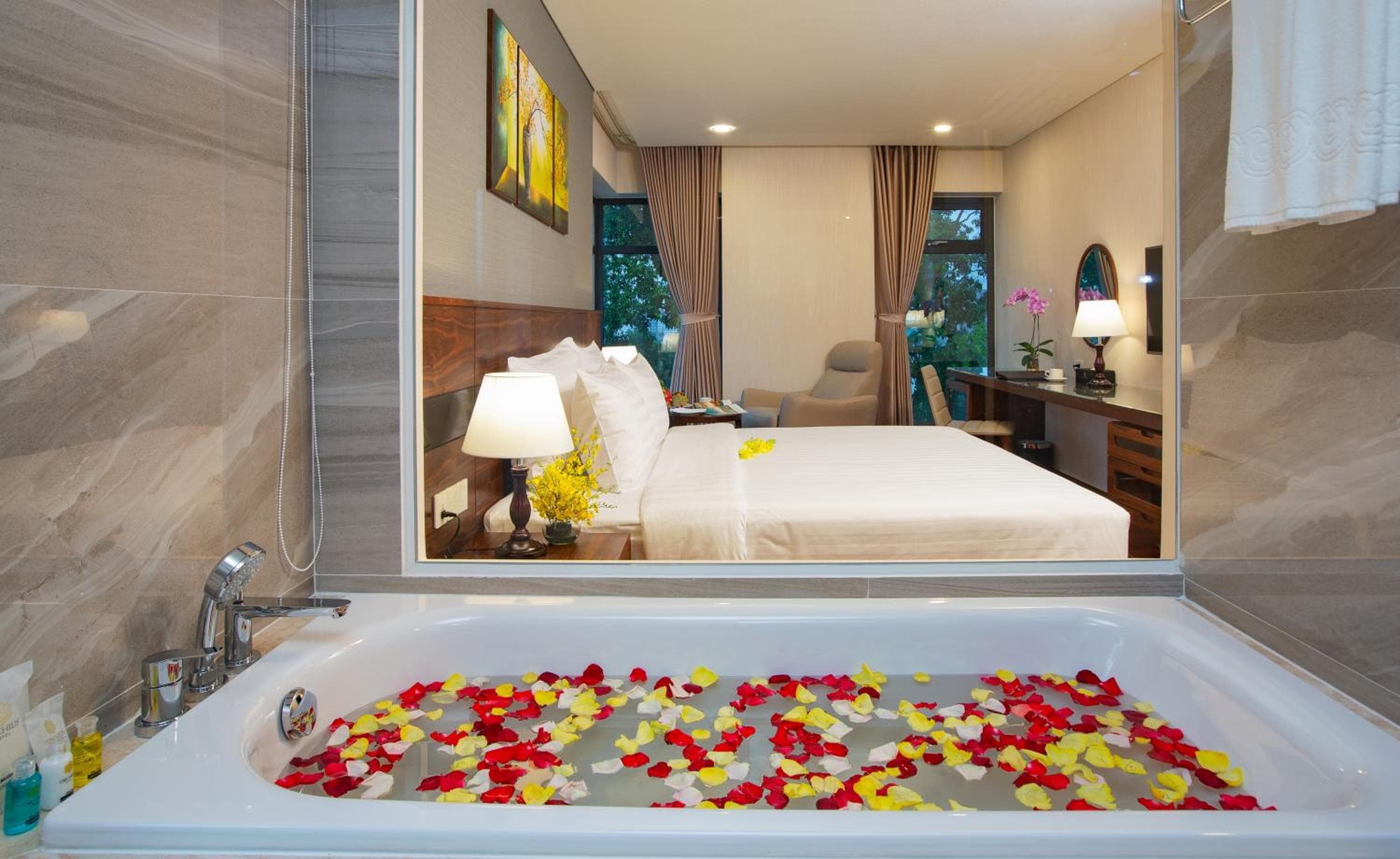 Orchids Saigon Hotel