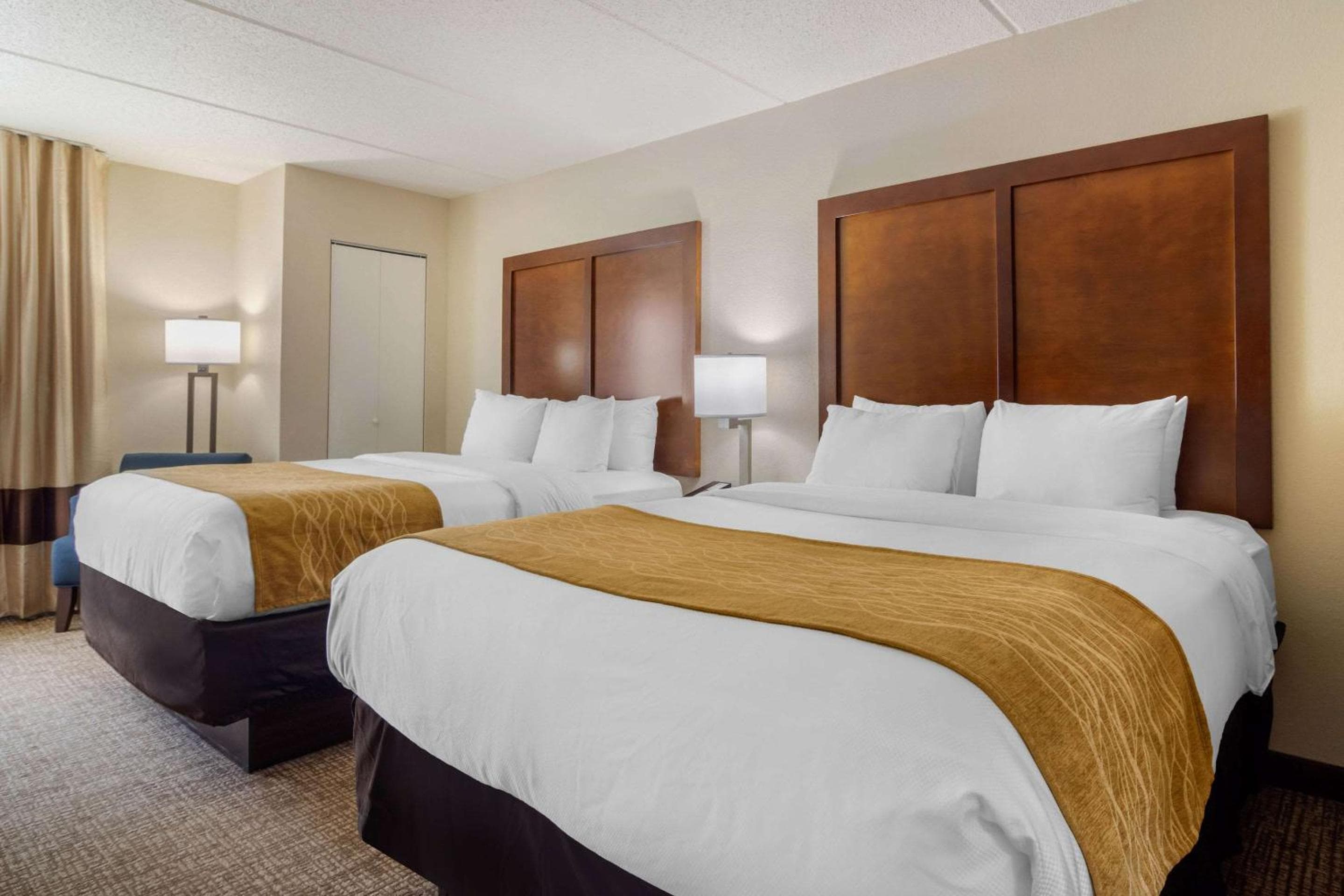 Spark by Hilton Atlanta Airport South College Park