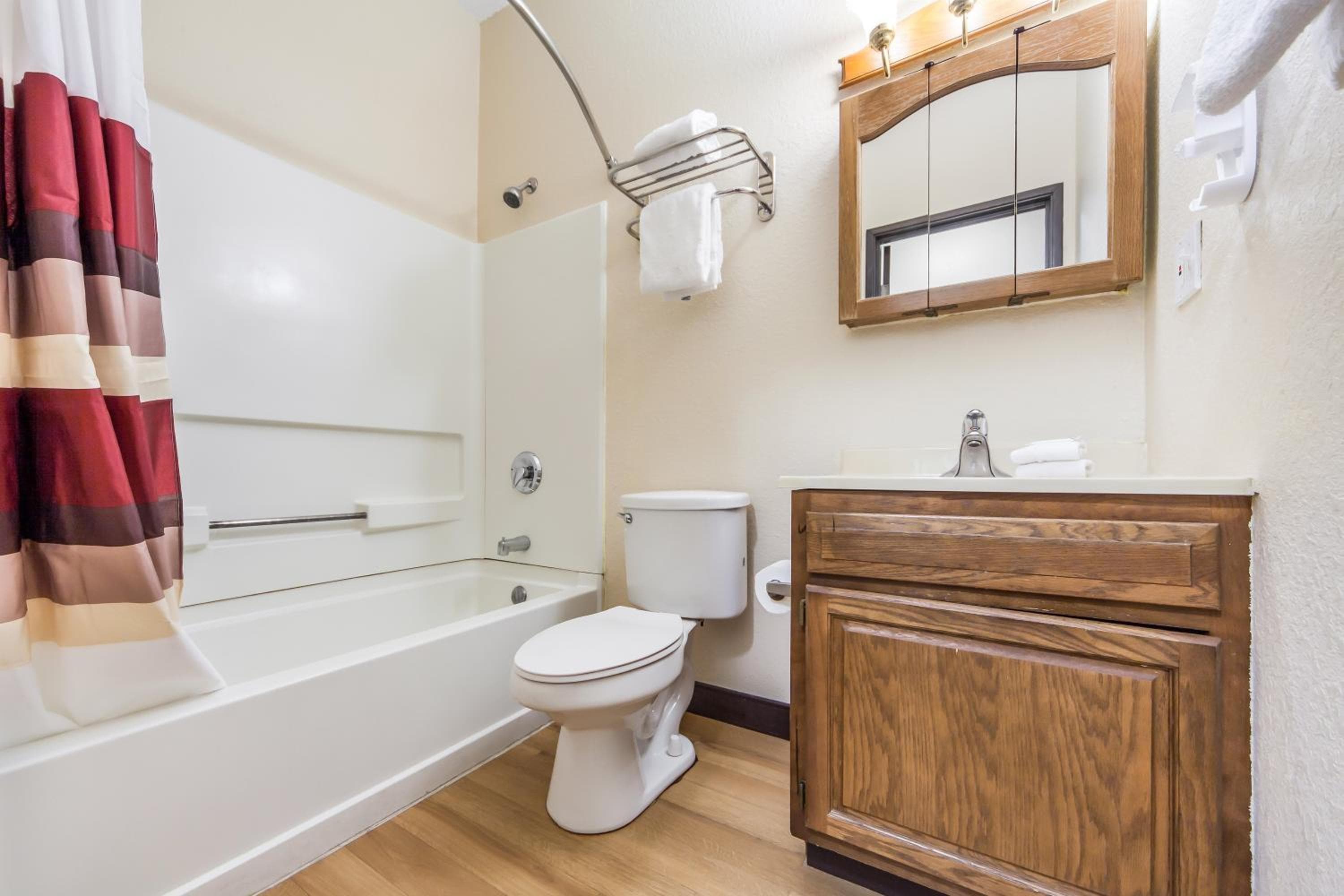 Red Roof Inn & Suites Omaha - Council Bluffs