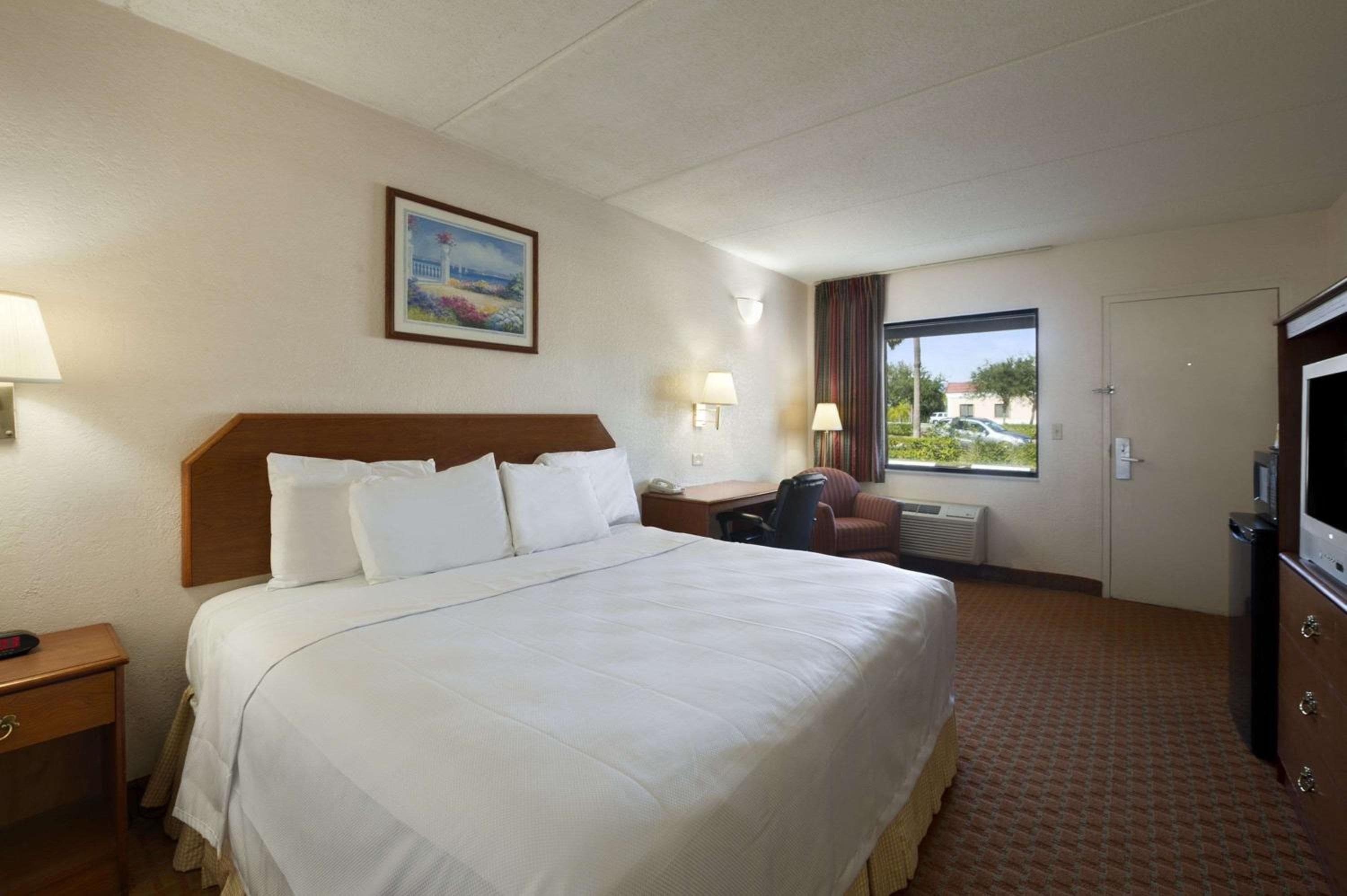 Super 8 by Wyndham North Palm Beach